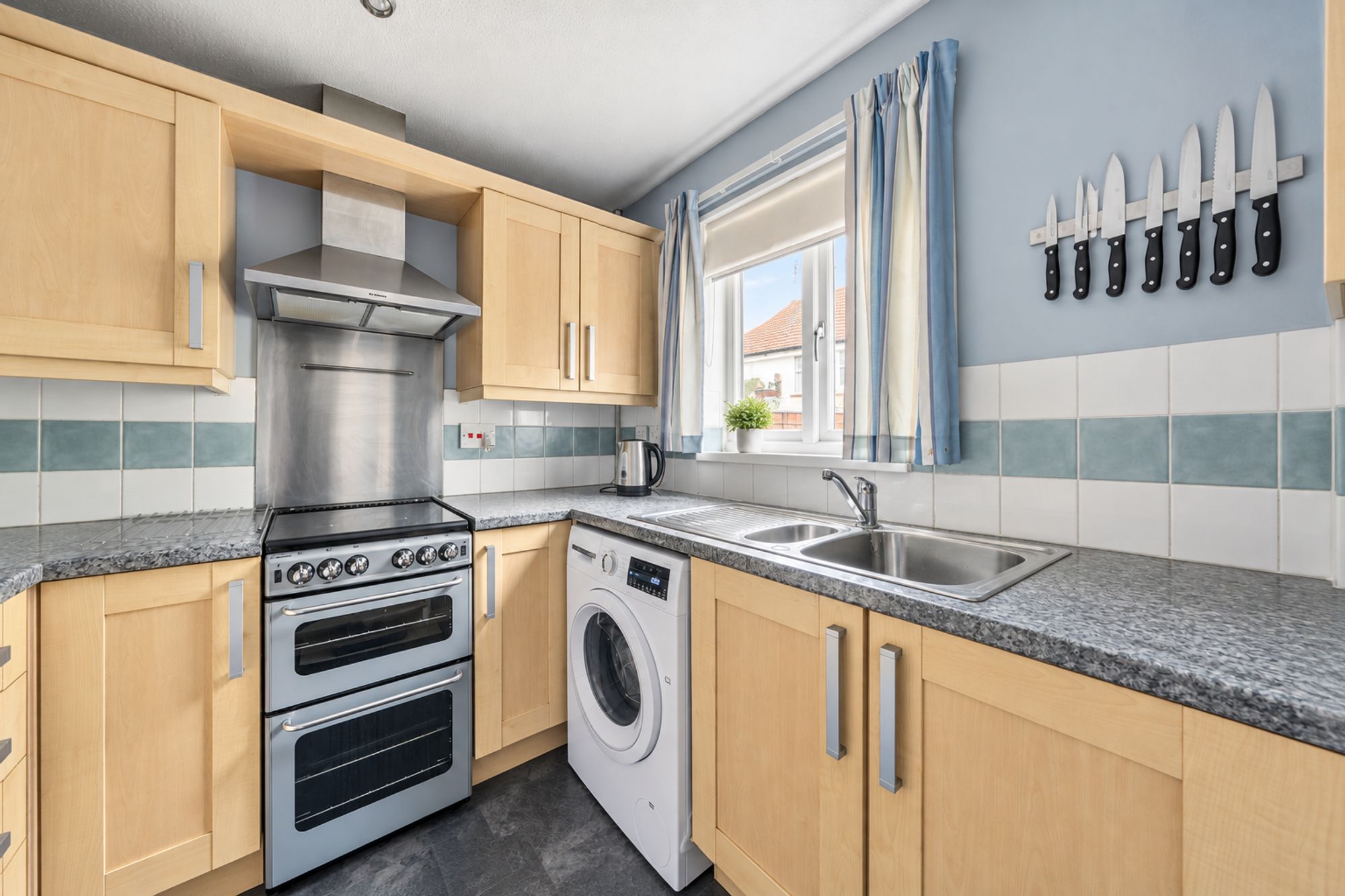 Galleon Close, London, SE16