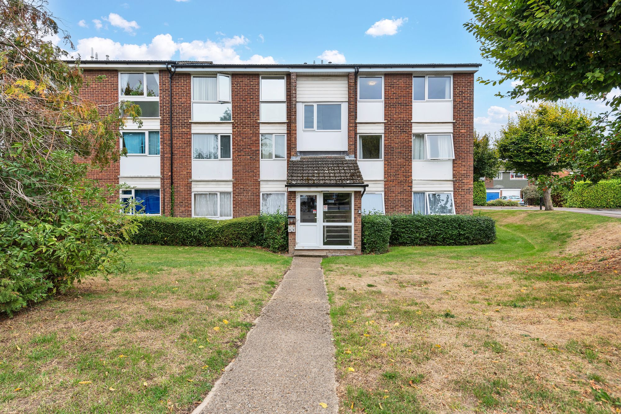 Tennyson Close, Royston, SG8