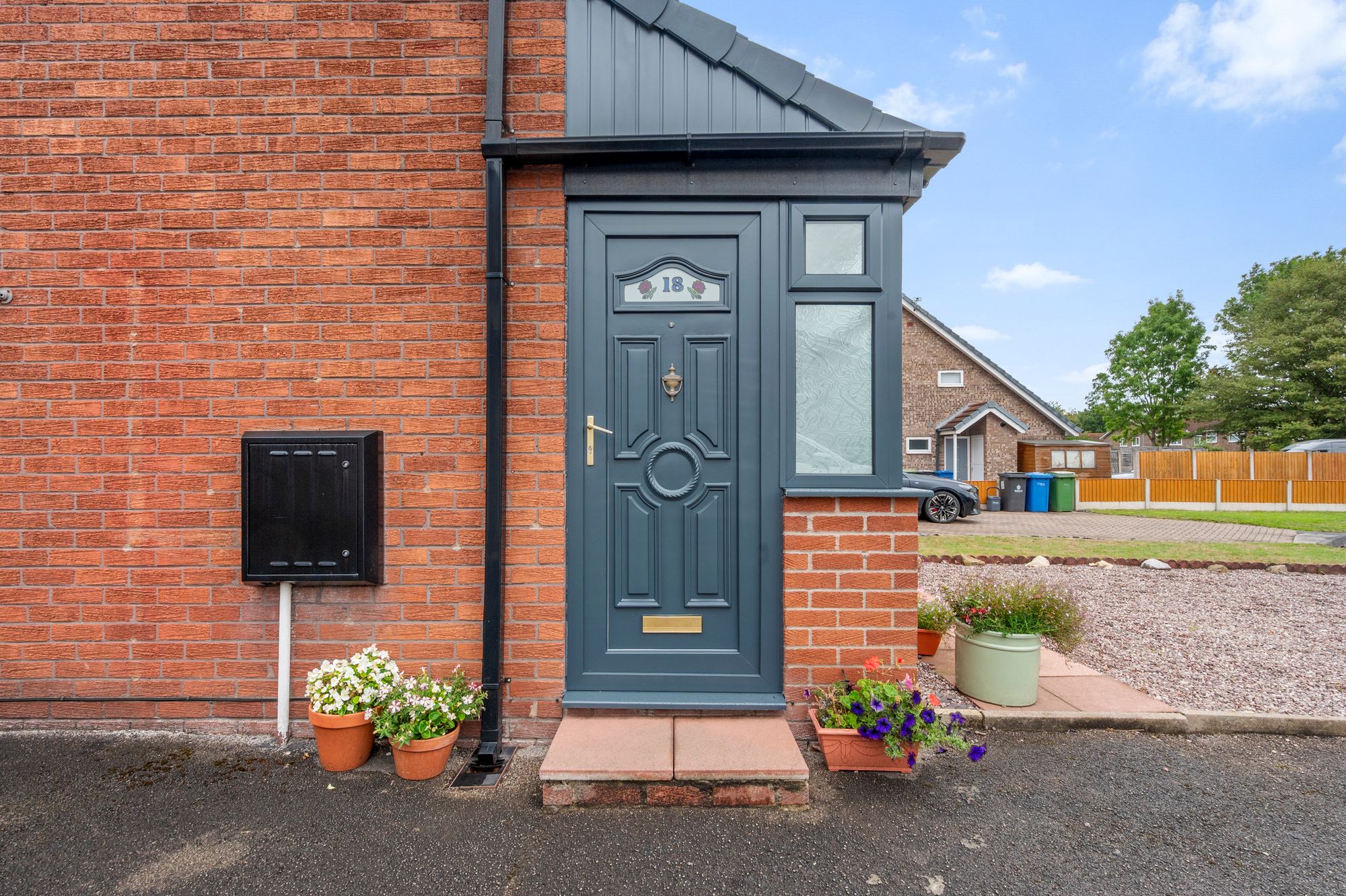 Muirfield Close, Fearnhead, WA2