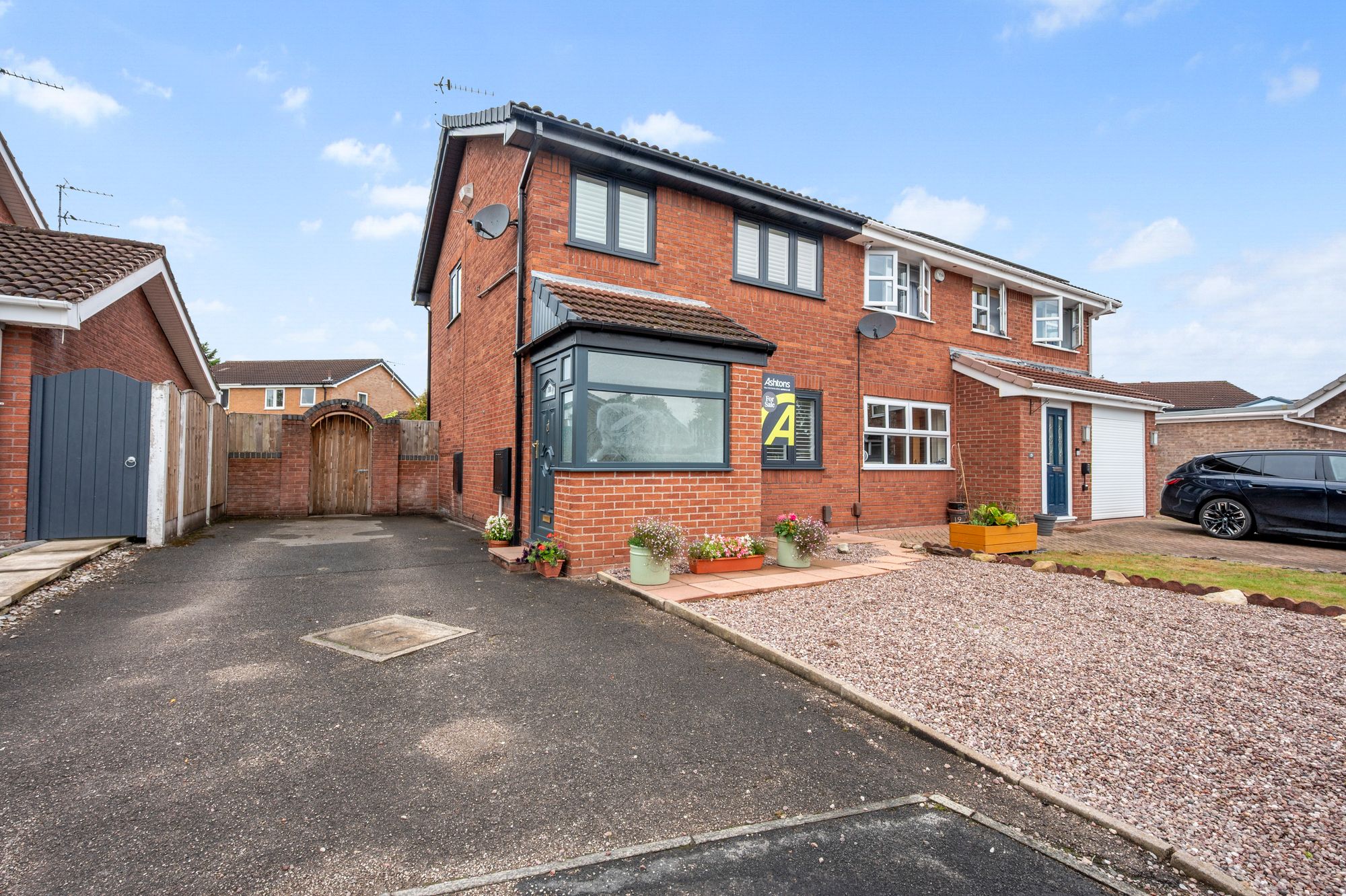 Muirfield Close, Fearnhead, WA2