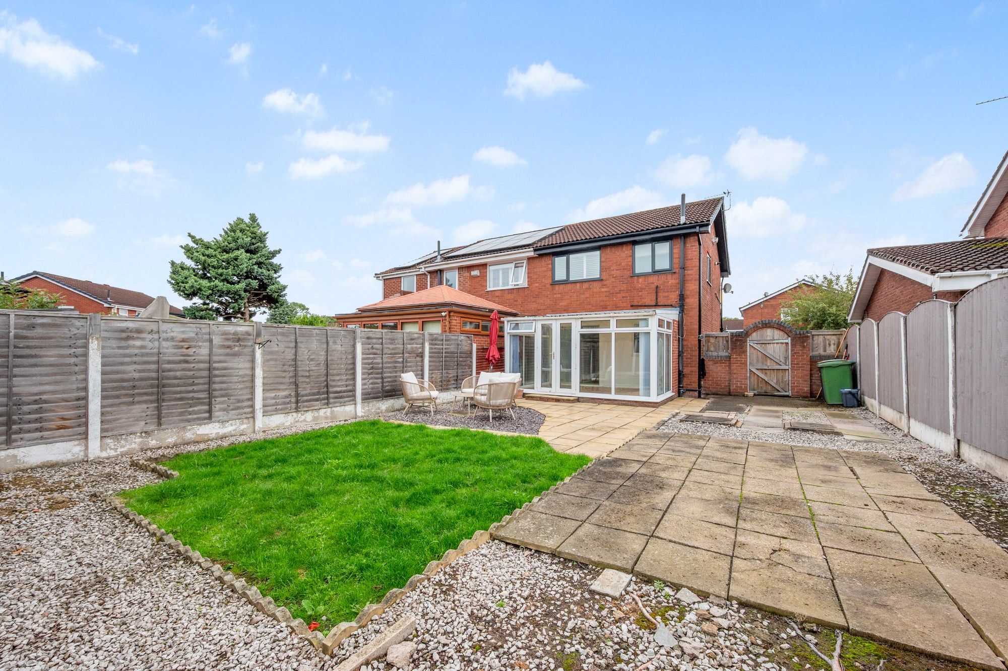 Muirfield Close, Fearnhead, WA2