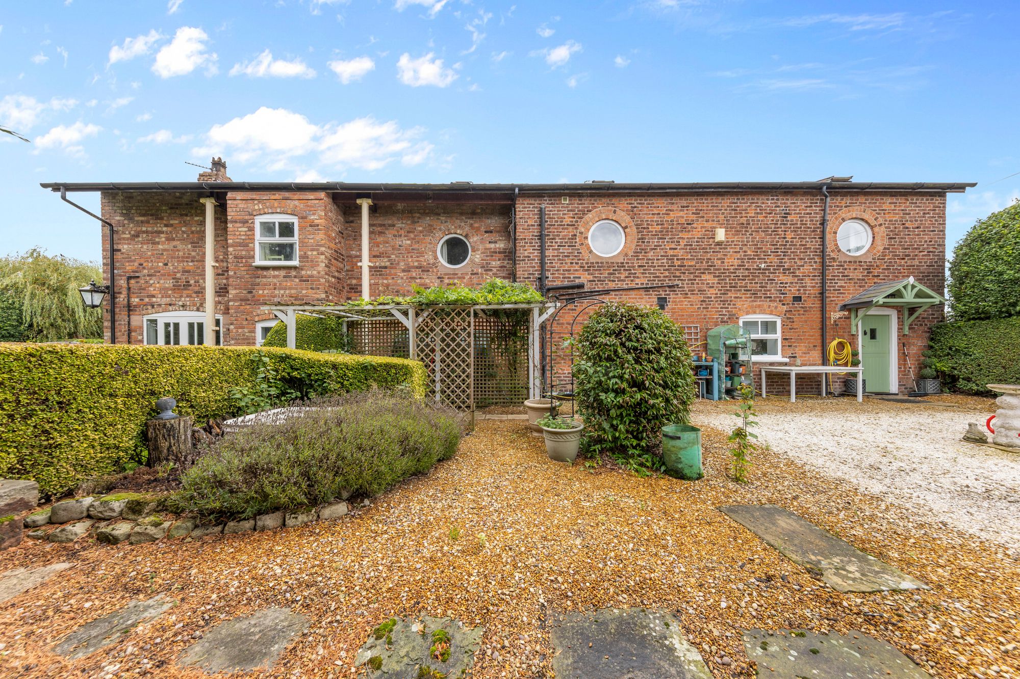 Mill House Lane, Croft, WA3