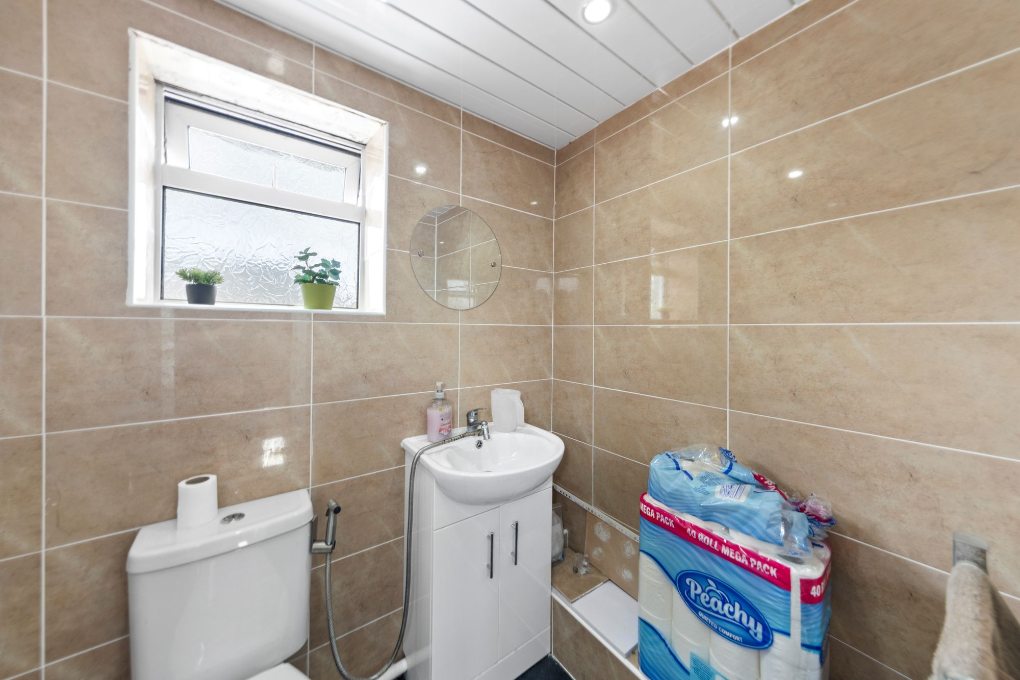 Cliftonville Road, Woolston, WA1