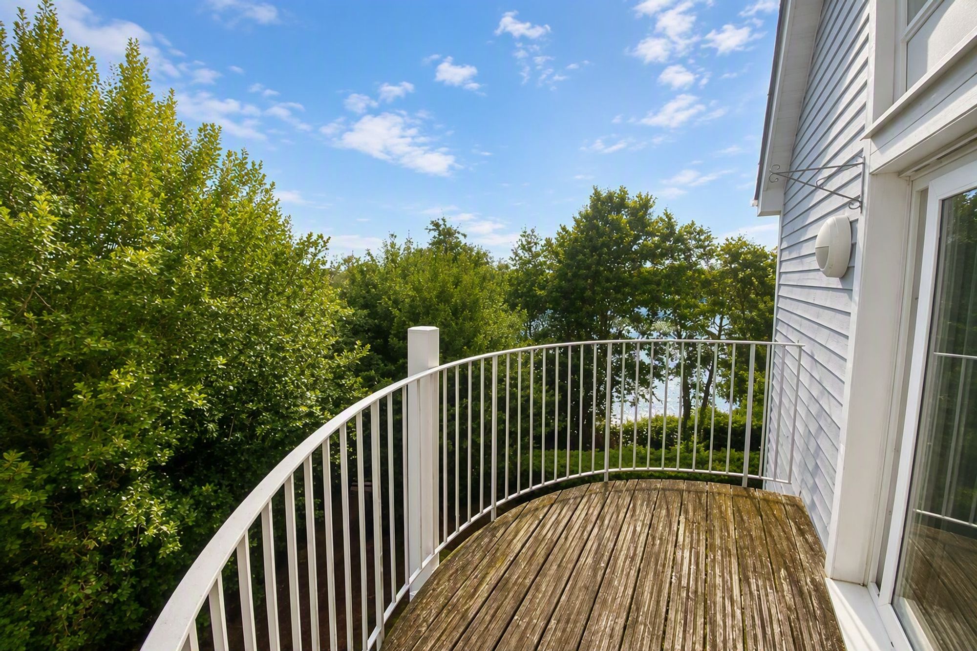 180 The Lakes, Larkfield