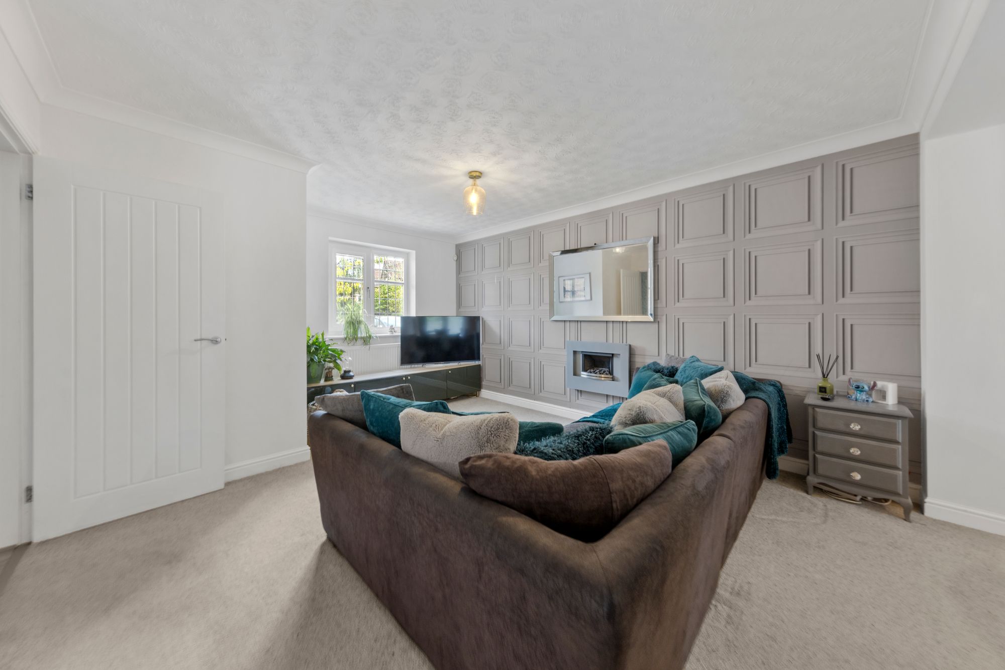 Rockingham Close, Birchwood, WA3