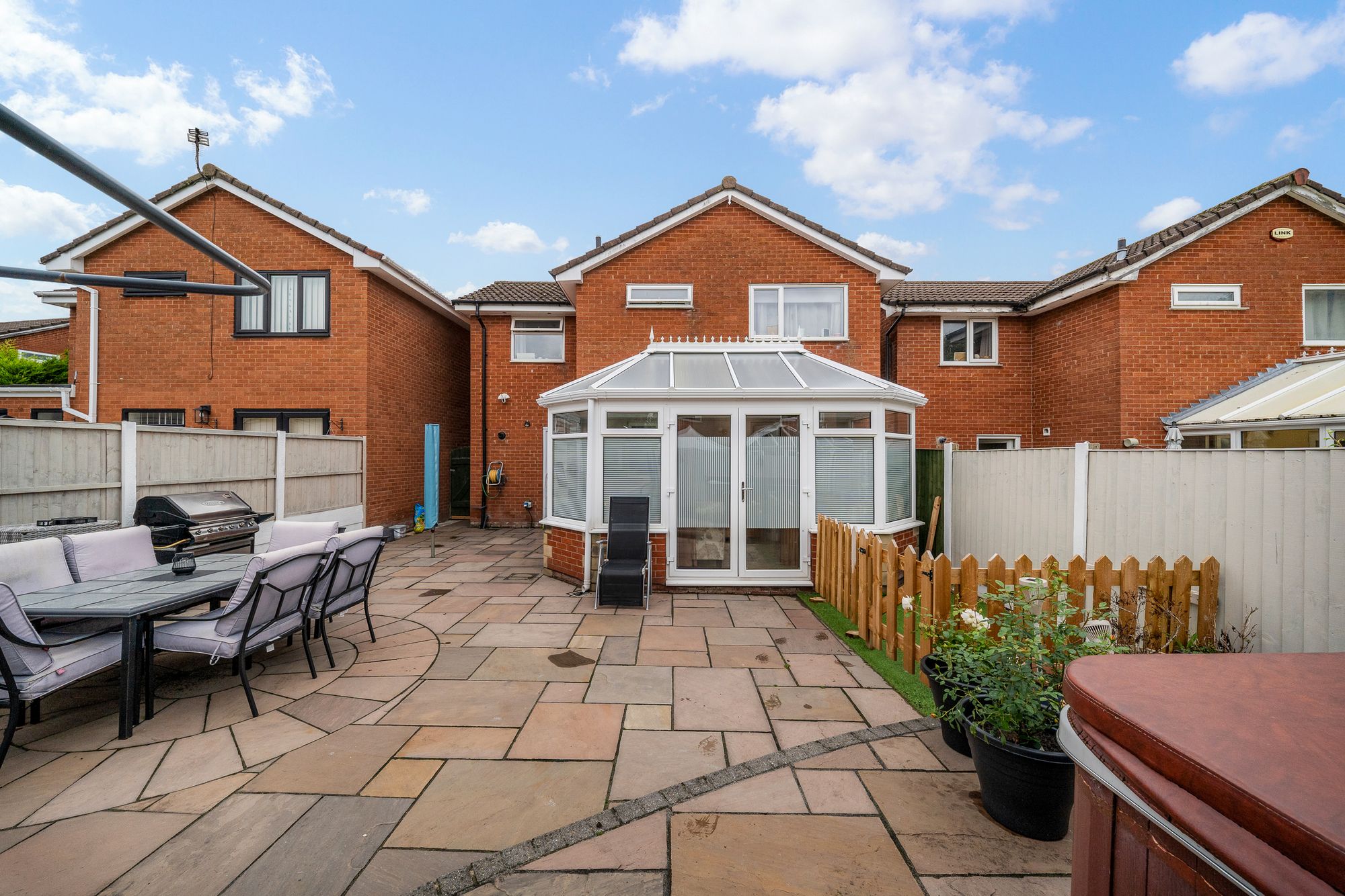 Rowthorn Close, Widnes, WA8