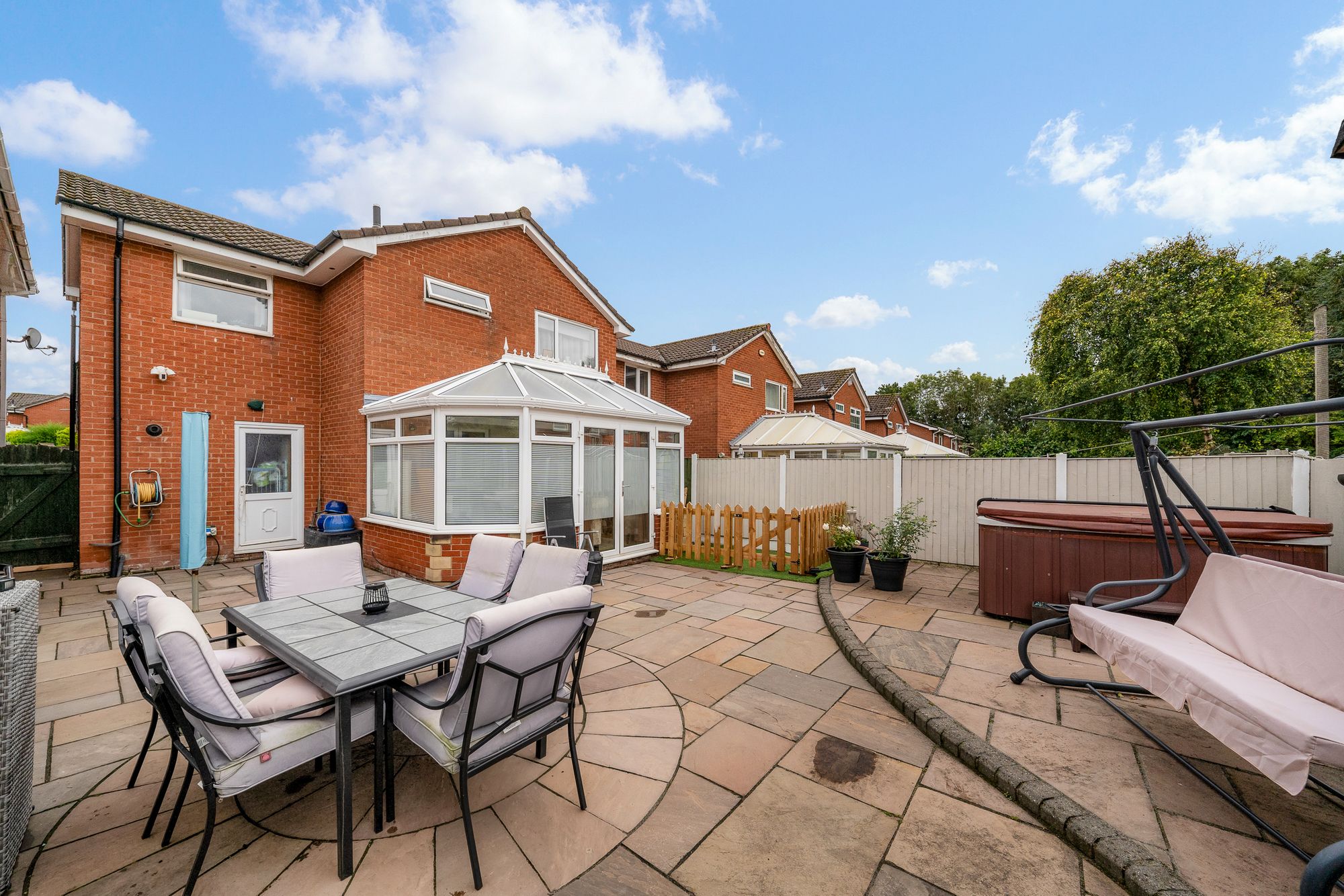 Rowthorn Close, Widnes, WA8