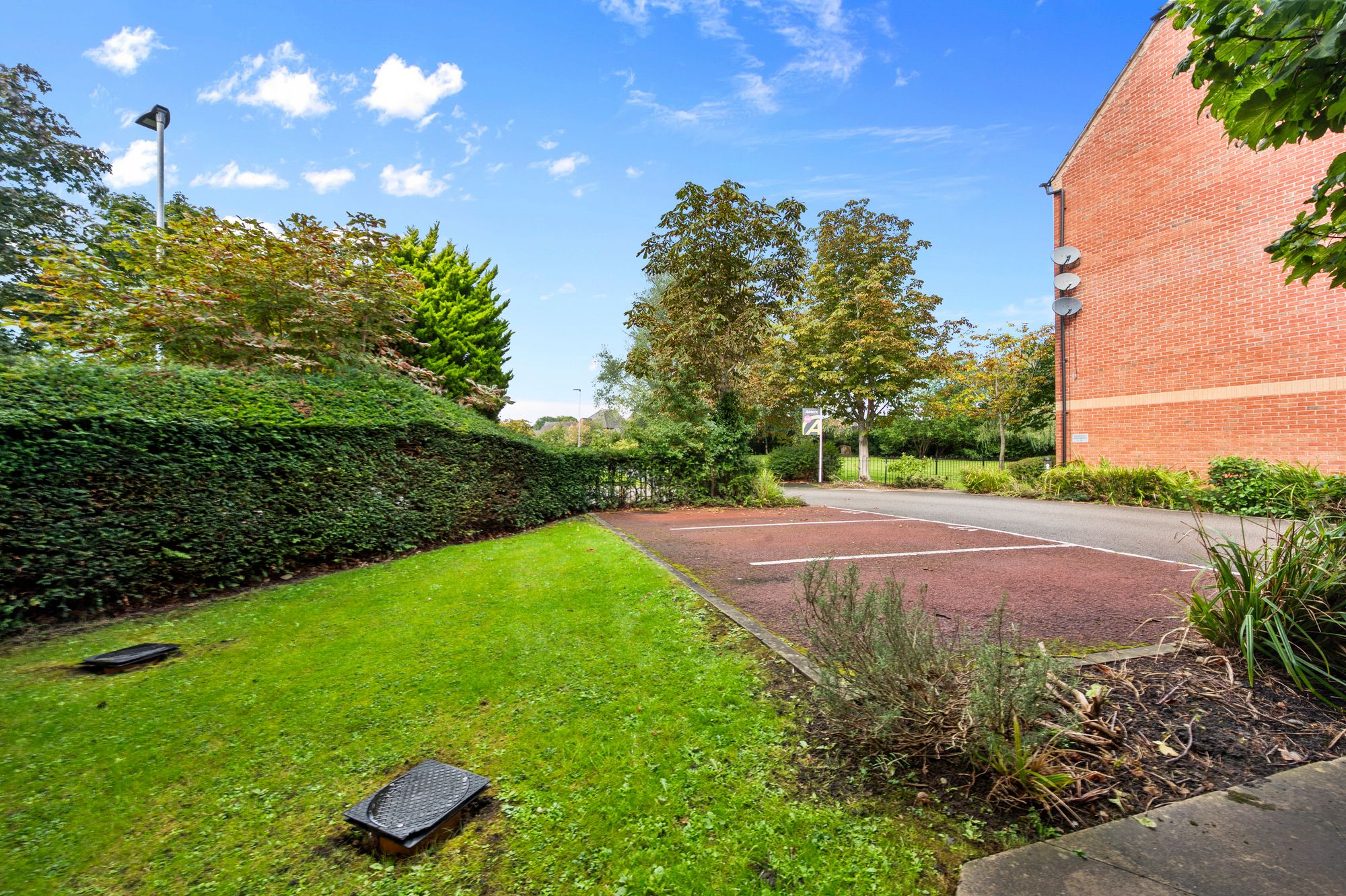 Templeton Drive, Fearnhead, WA2