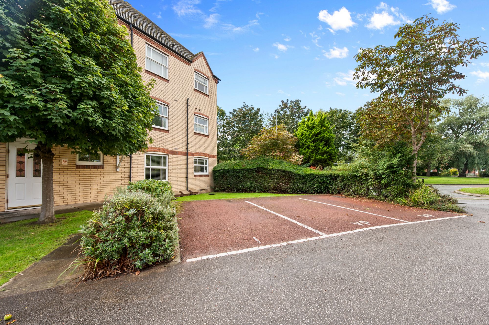 Templeton Drive, Fearnhead, WA2