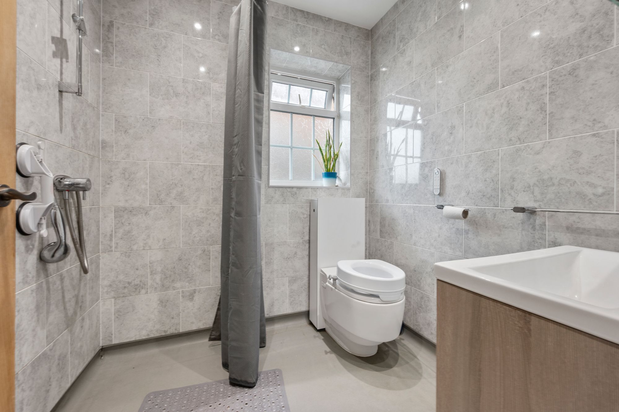 Laburnum Avenue, Woolston, WA1