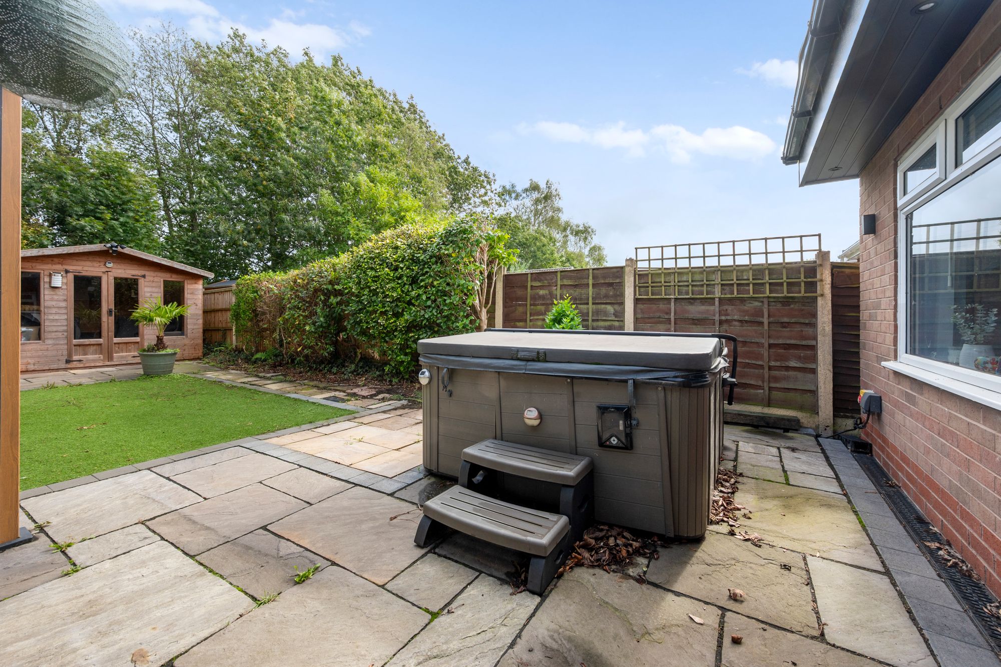 Laburnum Avenue, Woolston, WA1