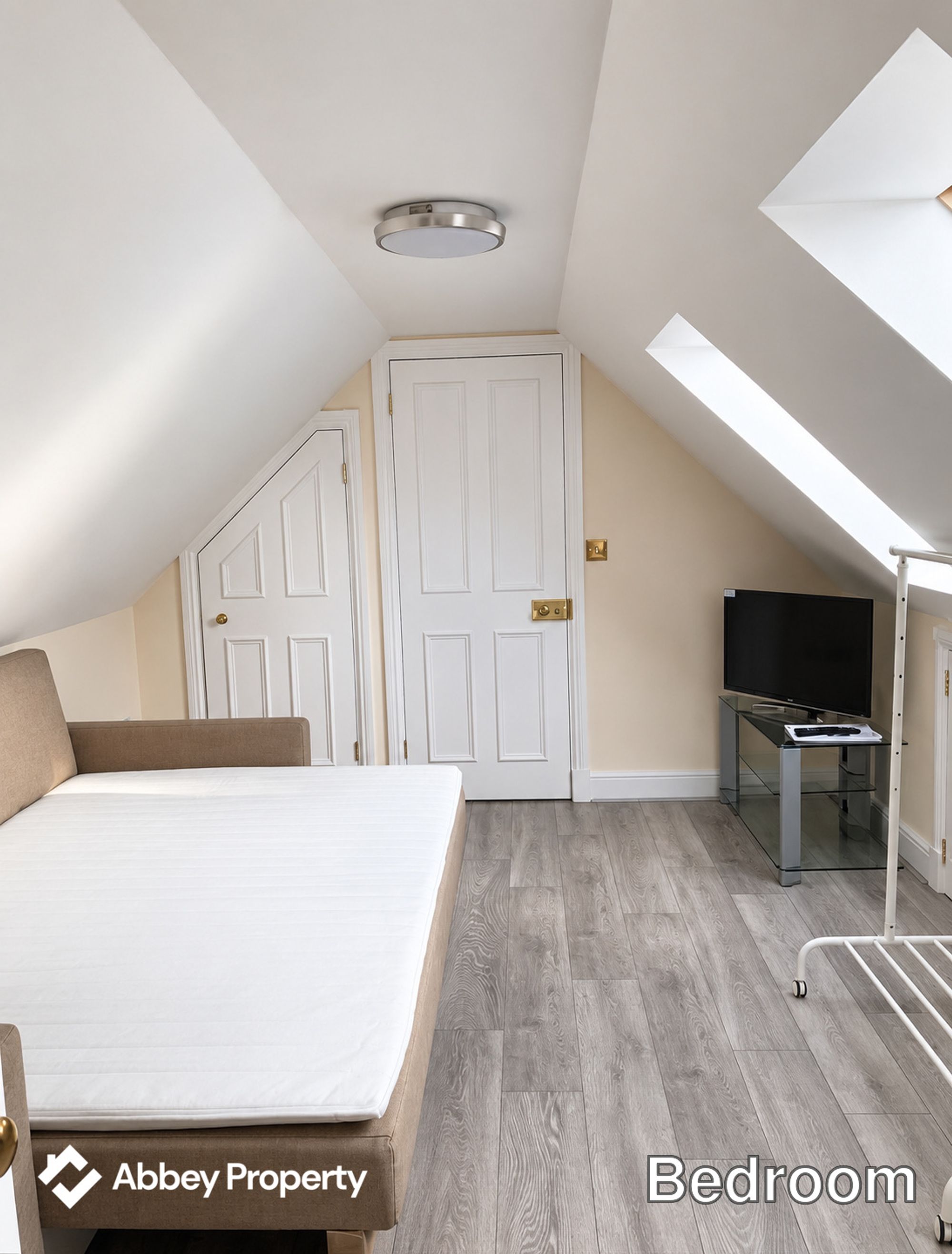 Room 5 - Wardown Crescent, LU2 7JS