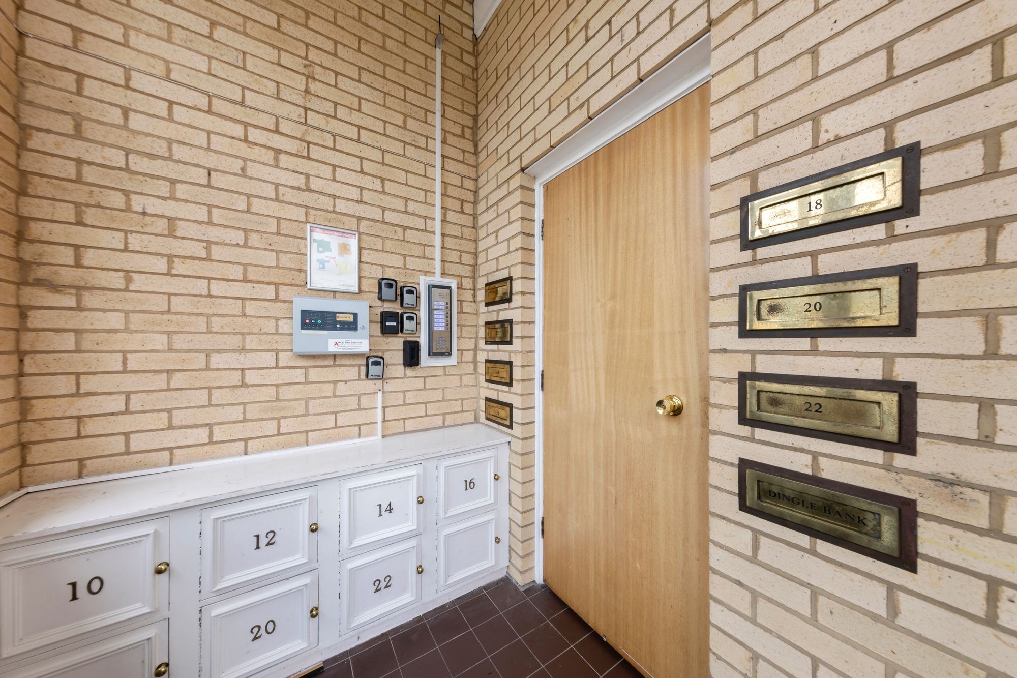 Dingle Bank Close, Lymm, WA13