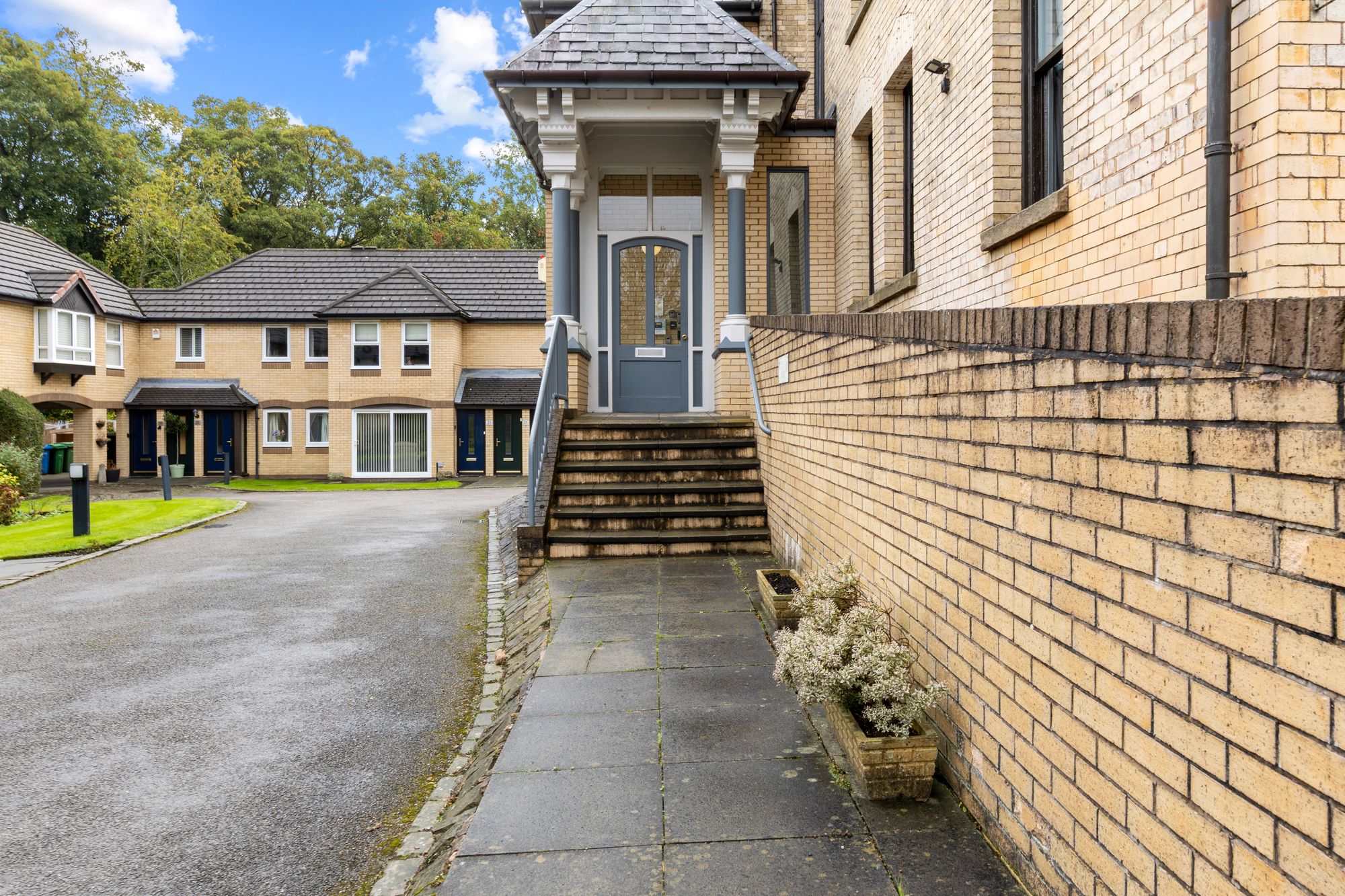 Dingle Bank Close, Lymm, WA13