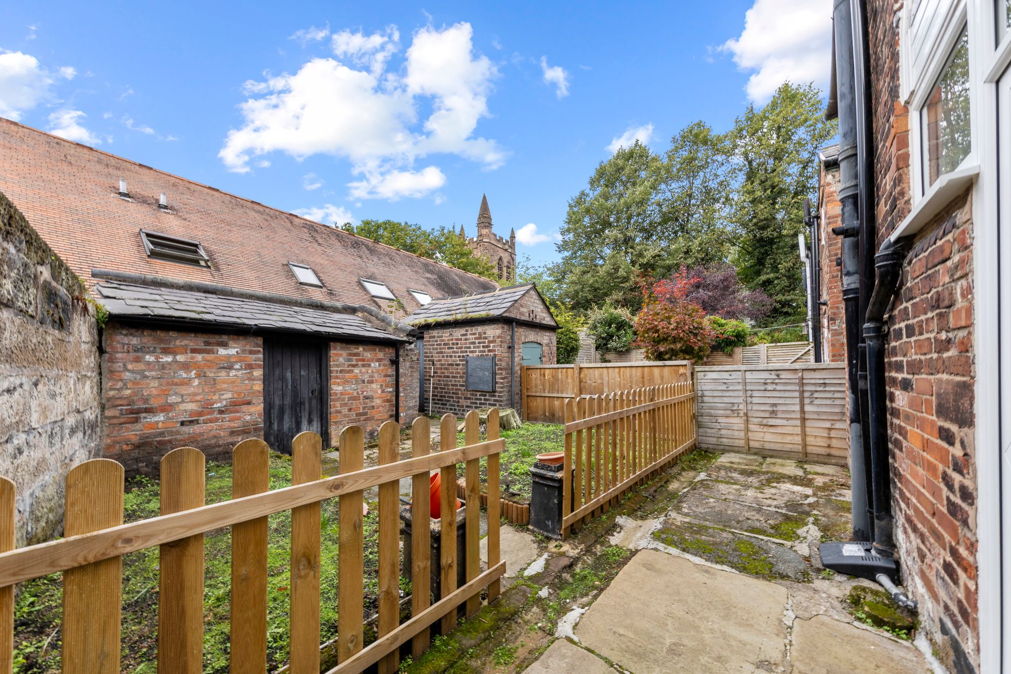 London Road, Stockton Heath, WA4