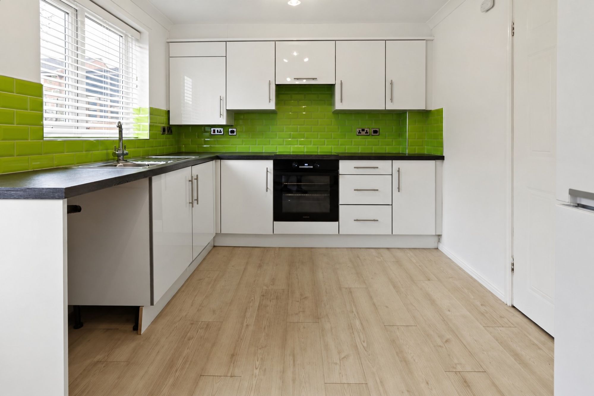 Bainbridge Avenue, Lowton, WA3