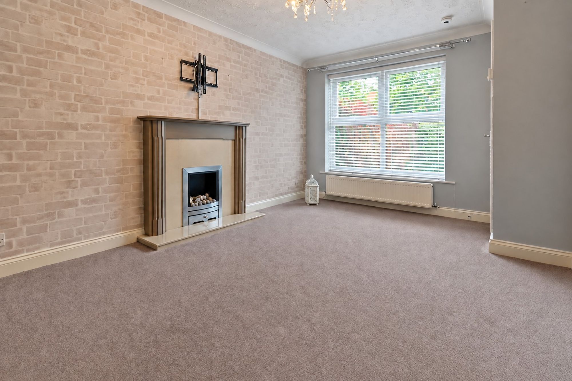 Bainbridge Avenue, Lowton, WA3