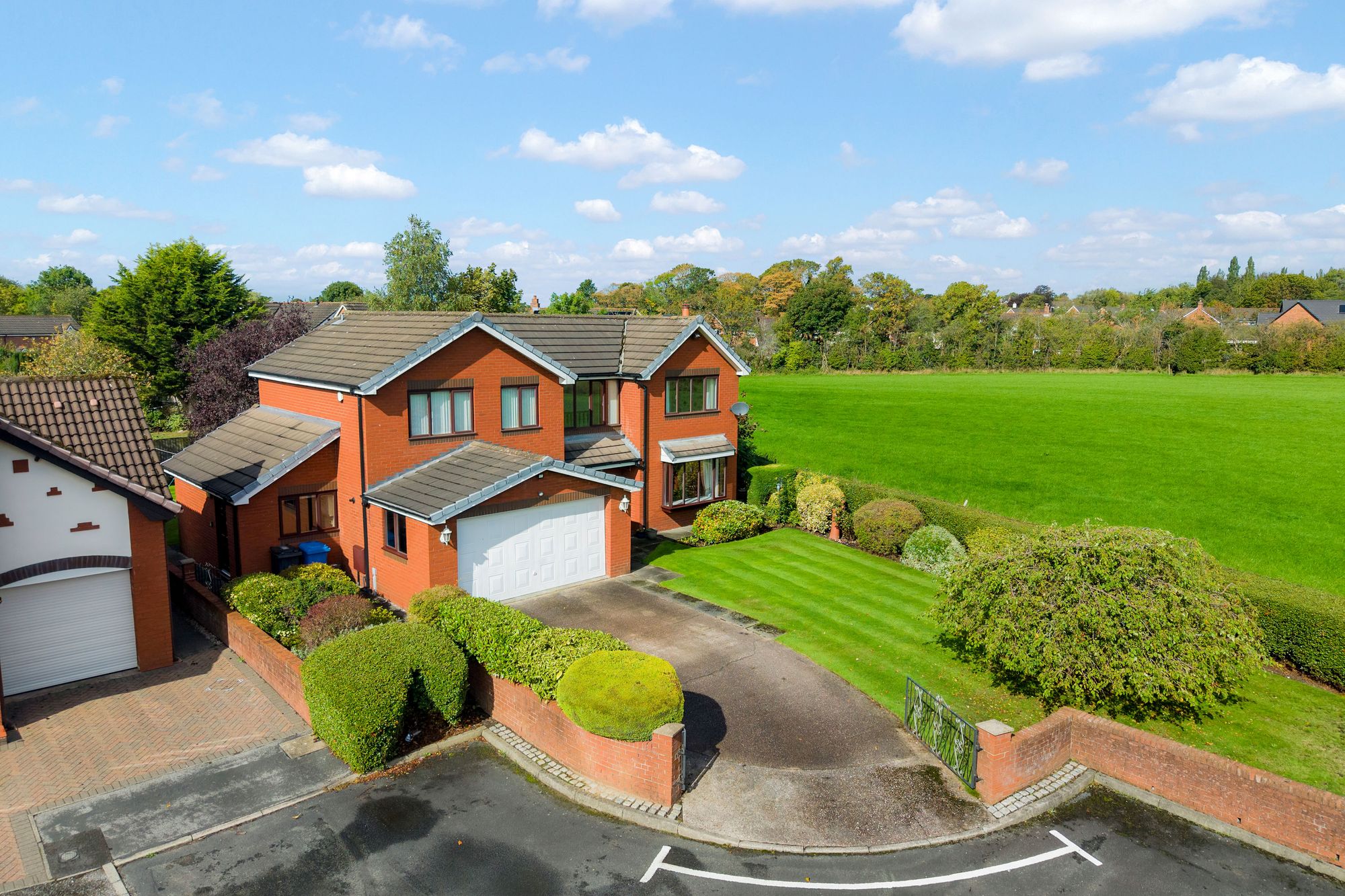 Betsyfield Drive, Croft, WA3