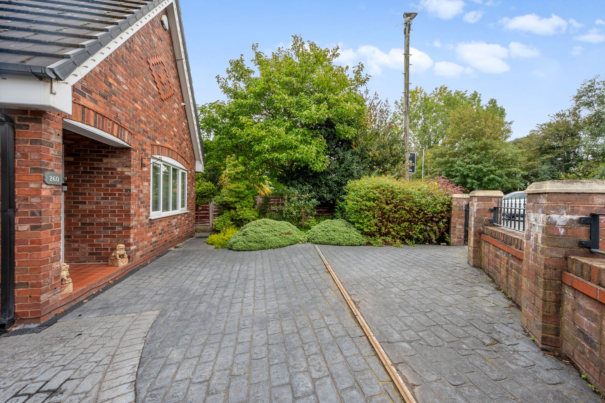 Manchester Road, Woolston, WA1