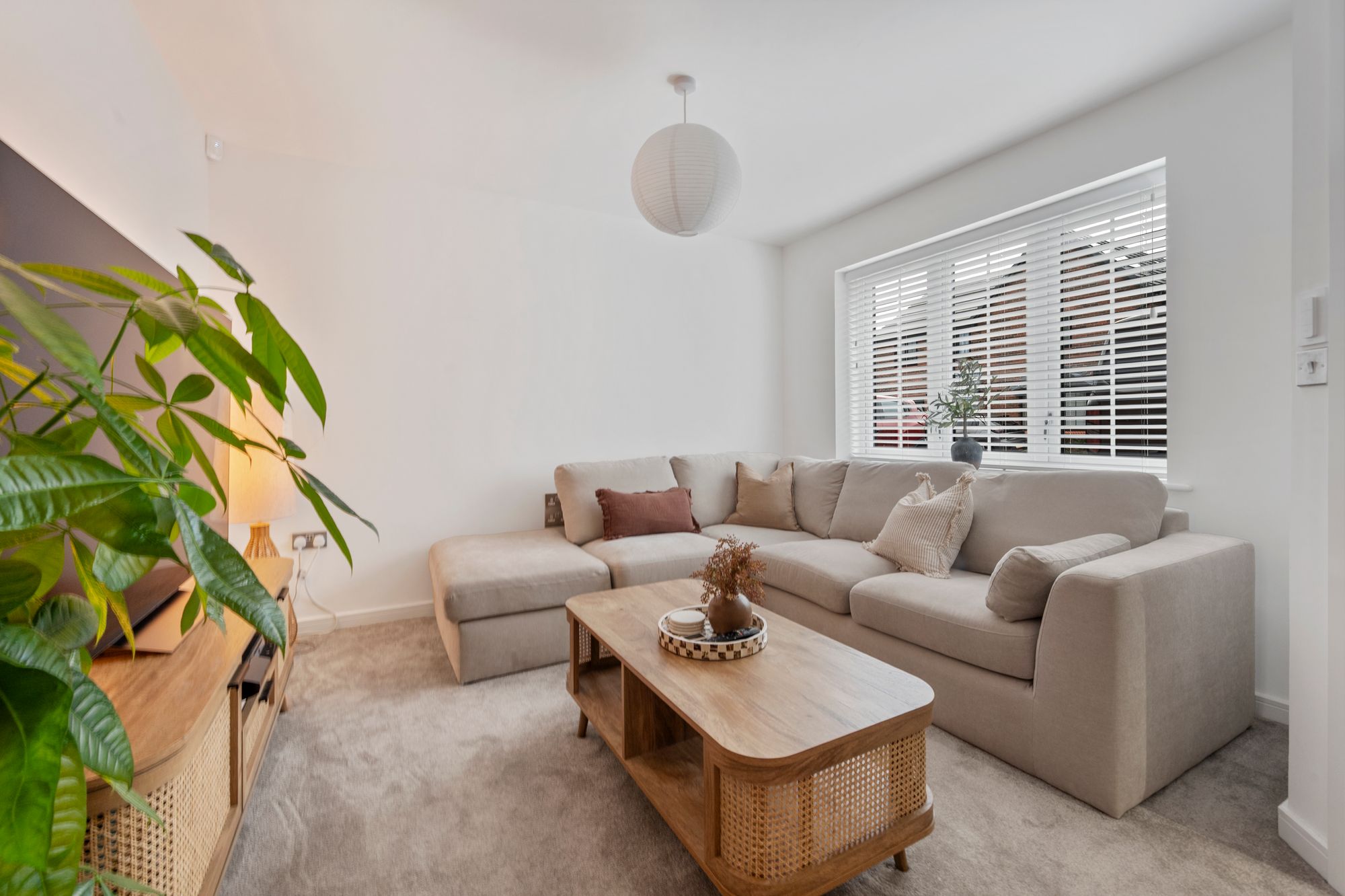 Vestry Close, Croft, WA3