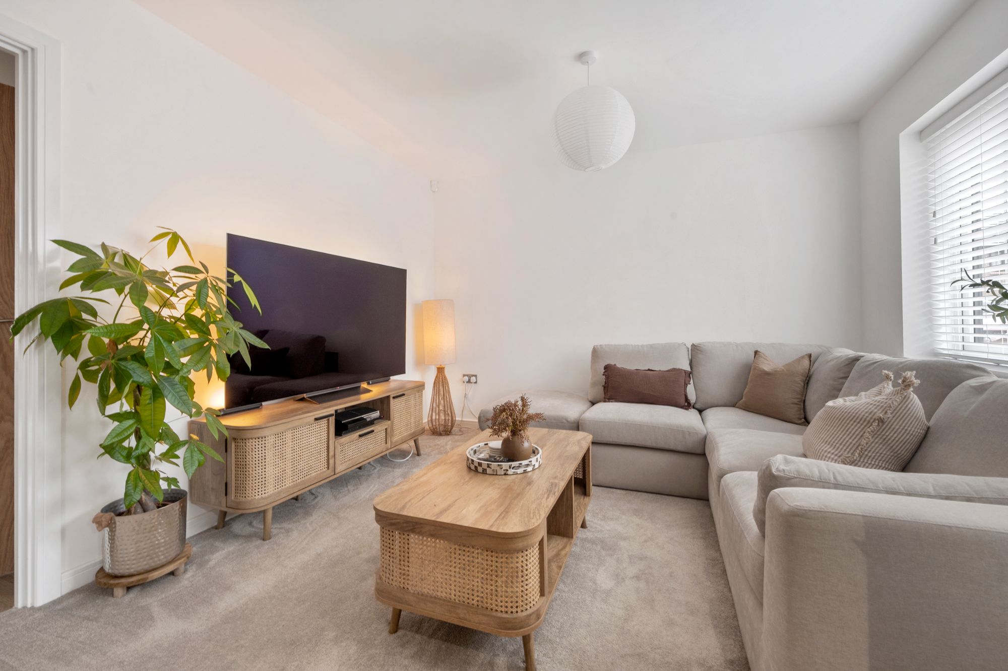 Vestry Close, Croft, WA3