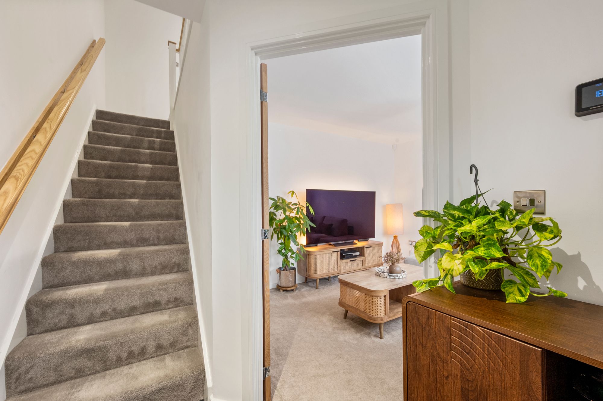Vestry Close, Croft, WA3