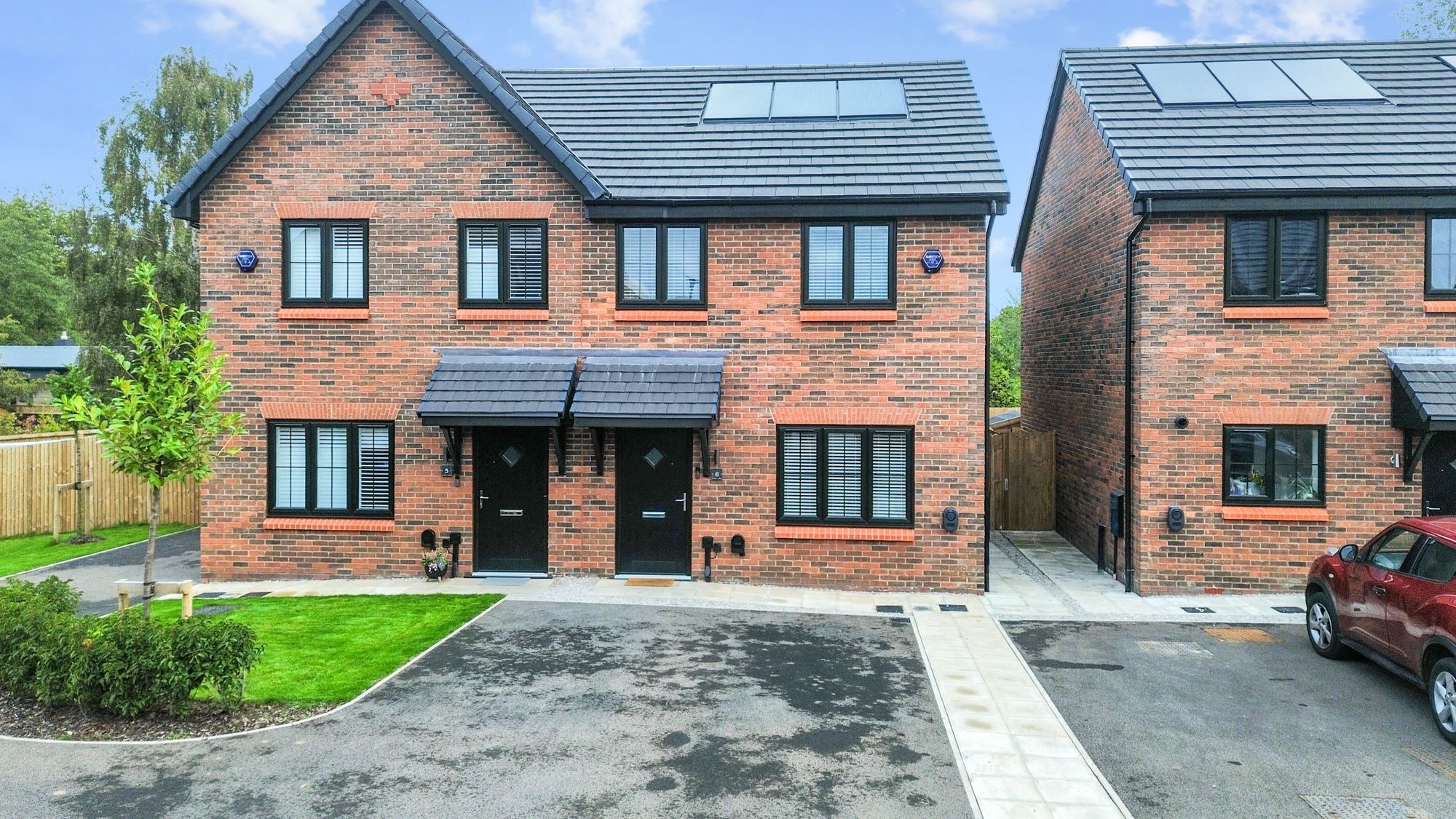 Vestry Close, Croft, WA3