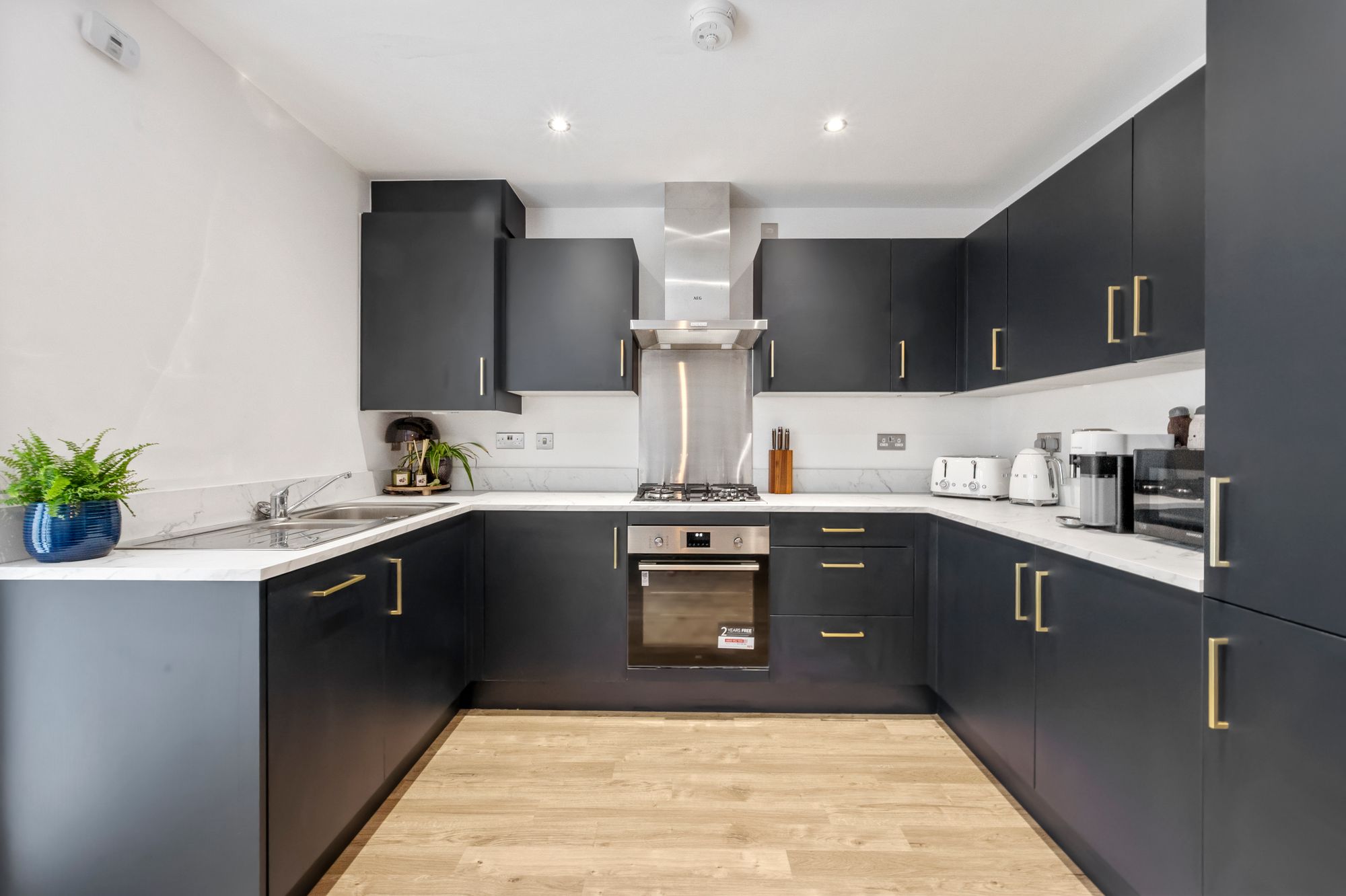 Vestry Close, Croft, WA3