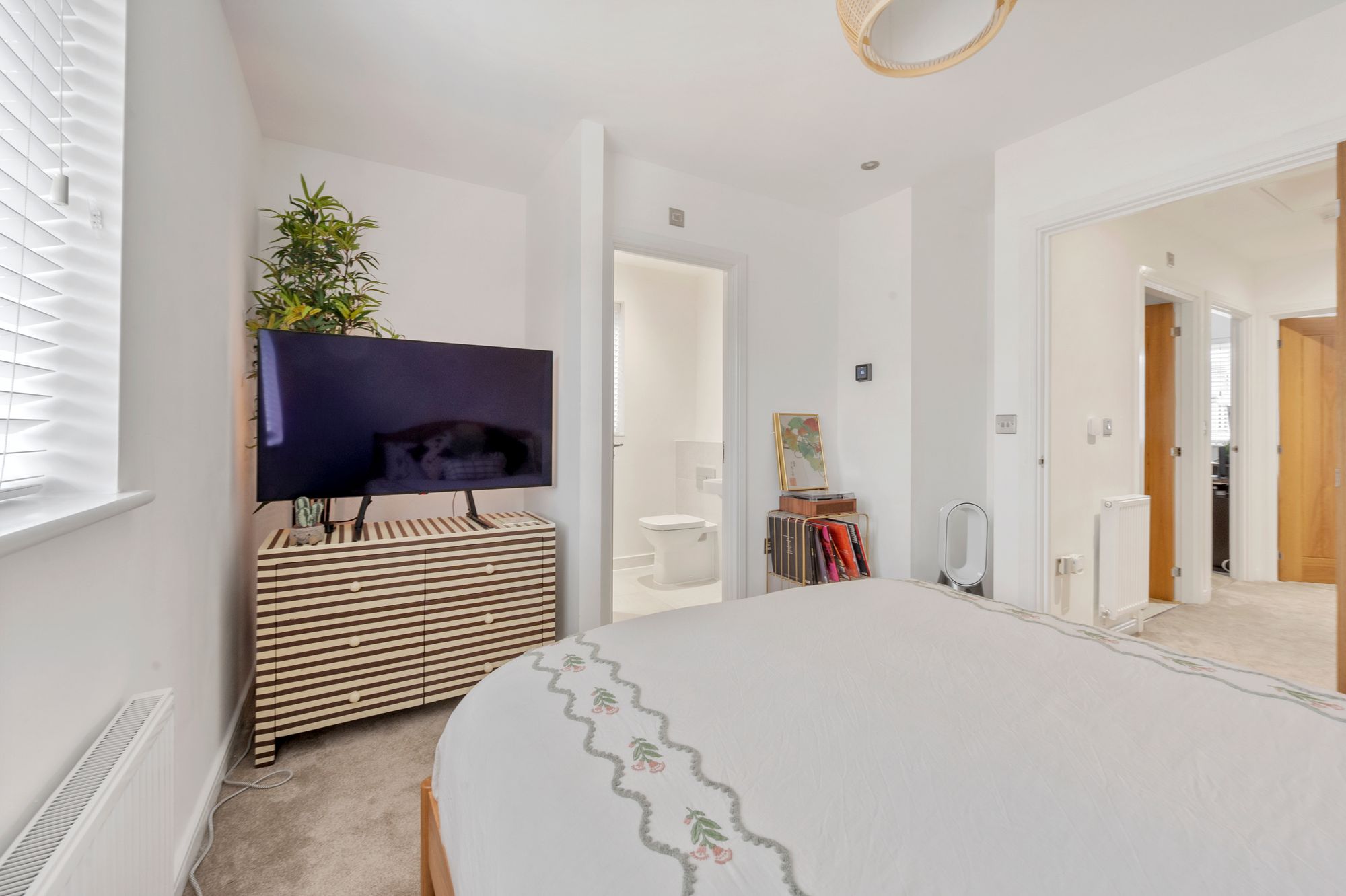Vestry Close, Croft, WA3