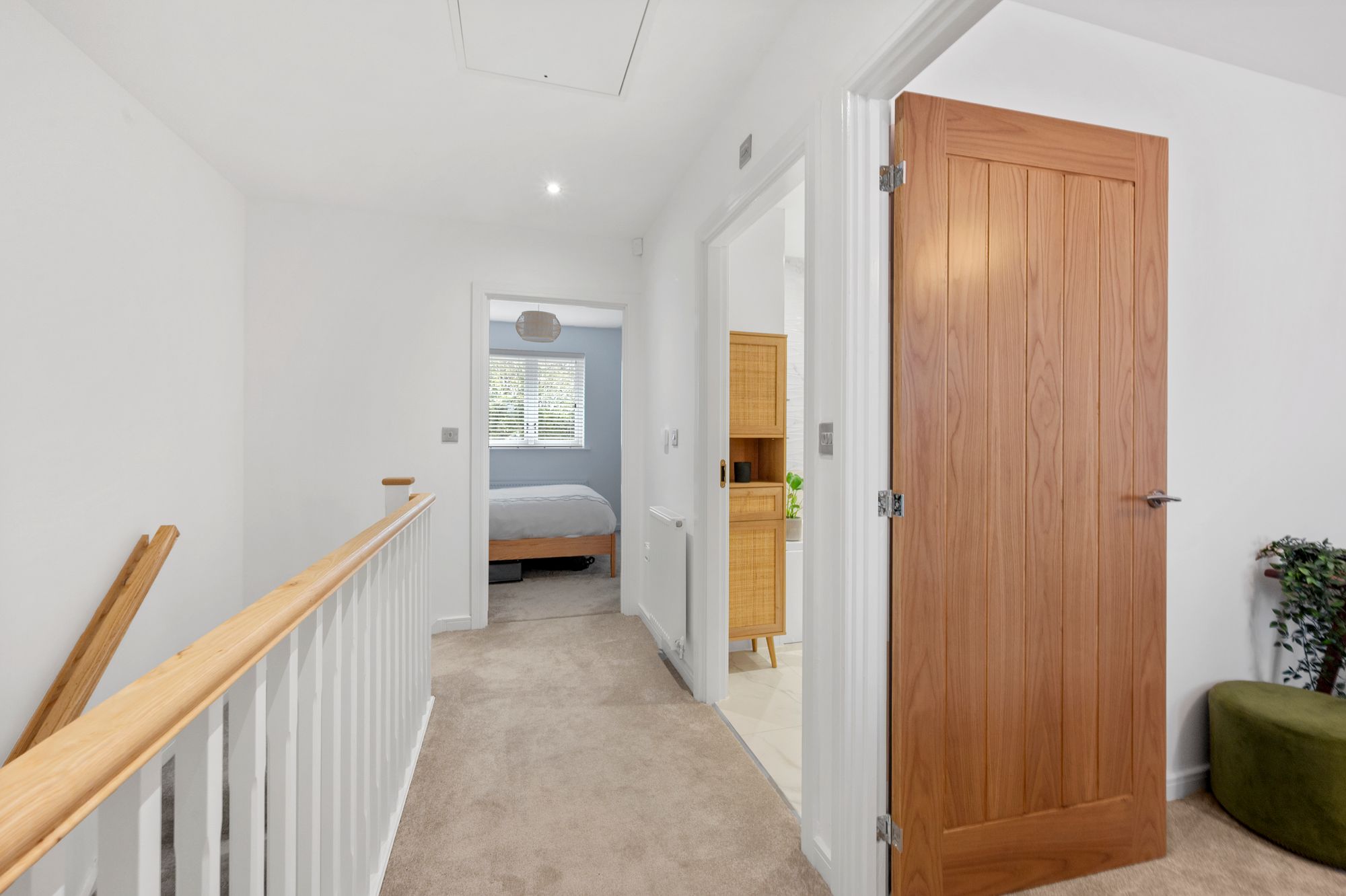 Vestry Close, Croft, WA3