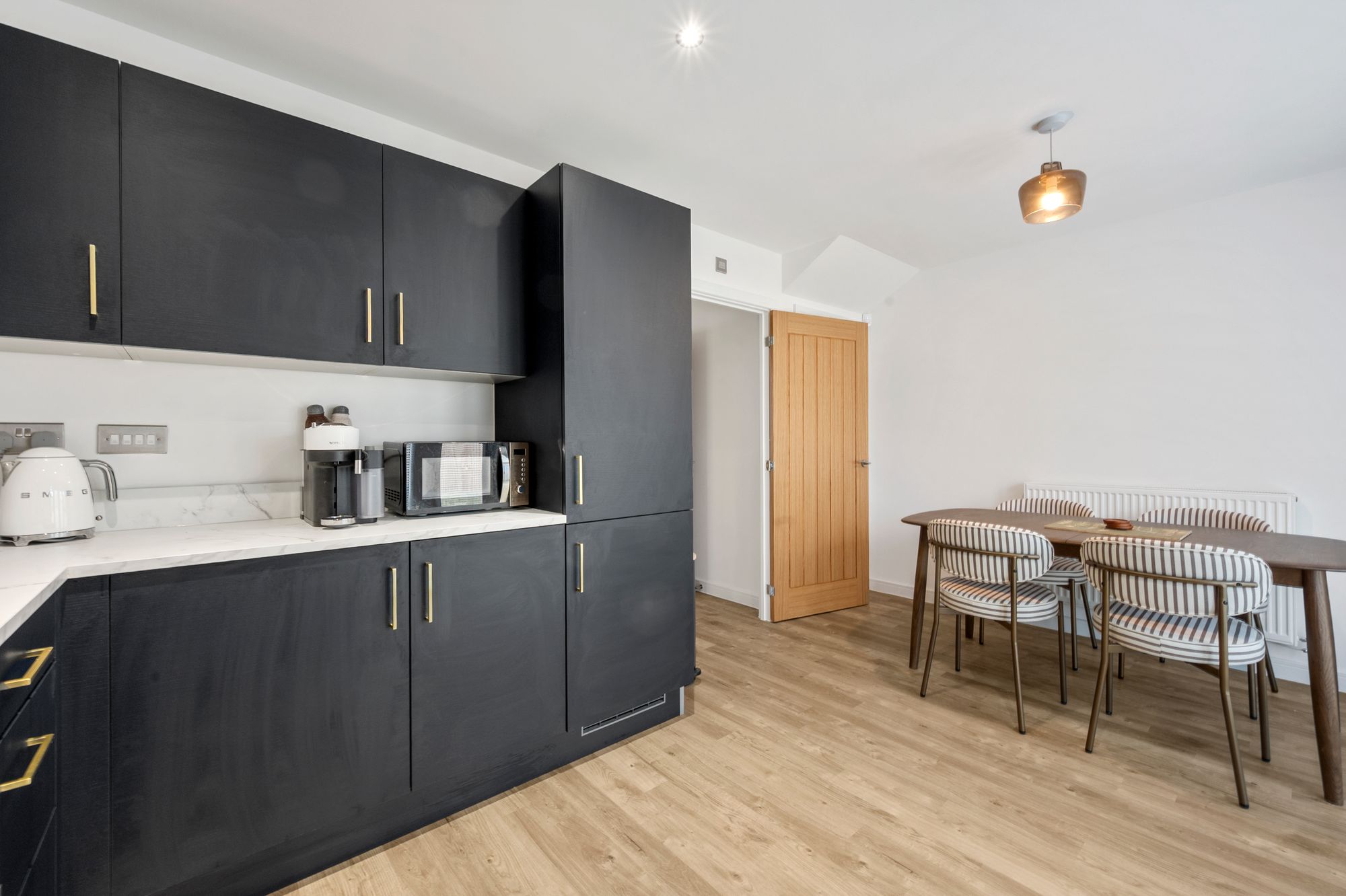 Vestry Close, Croft, WA3