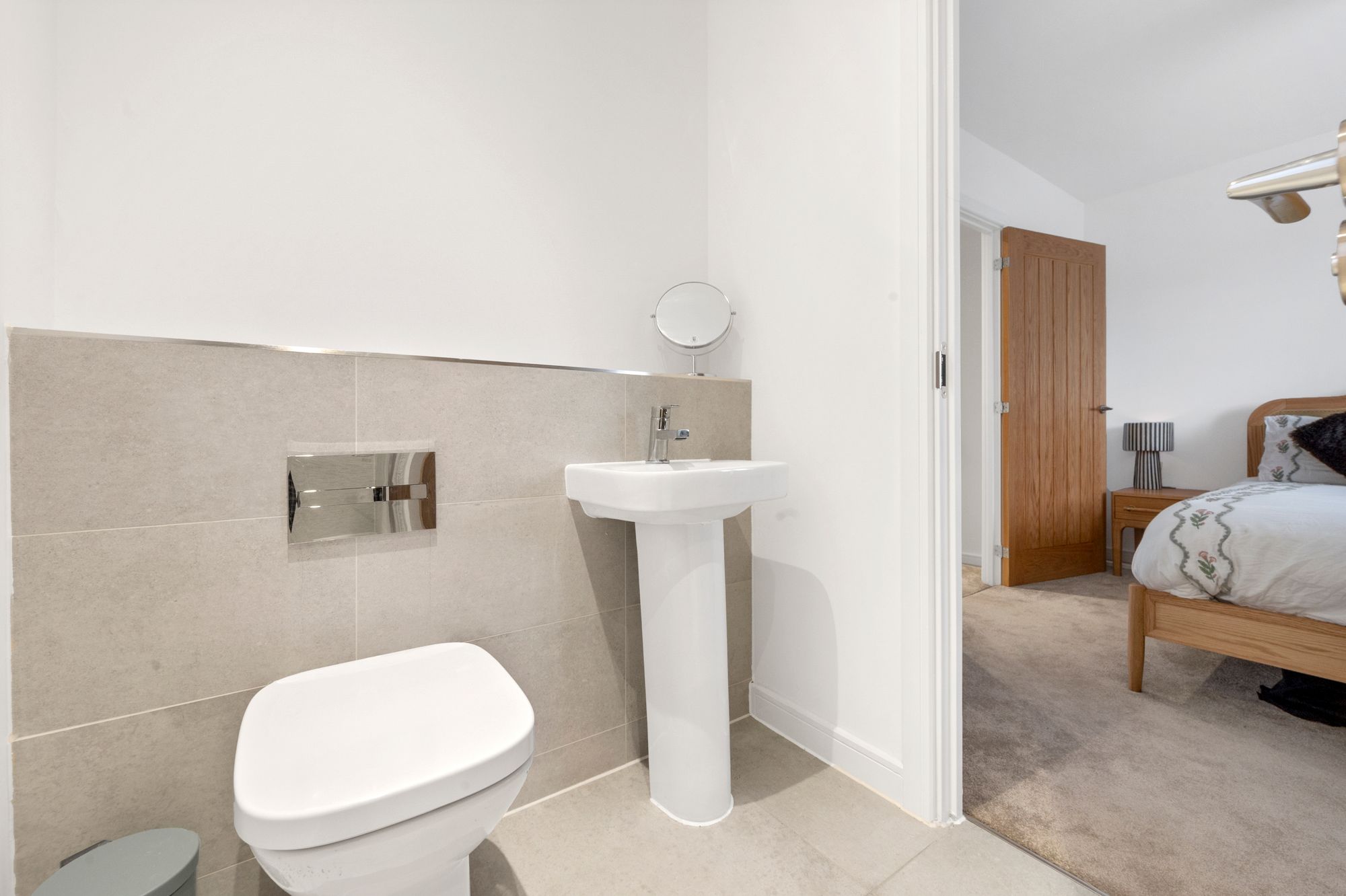 Vestry Close, Croft, WA3