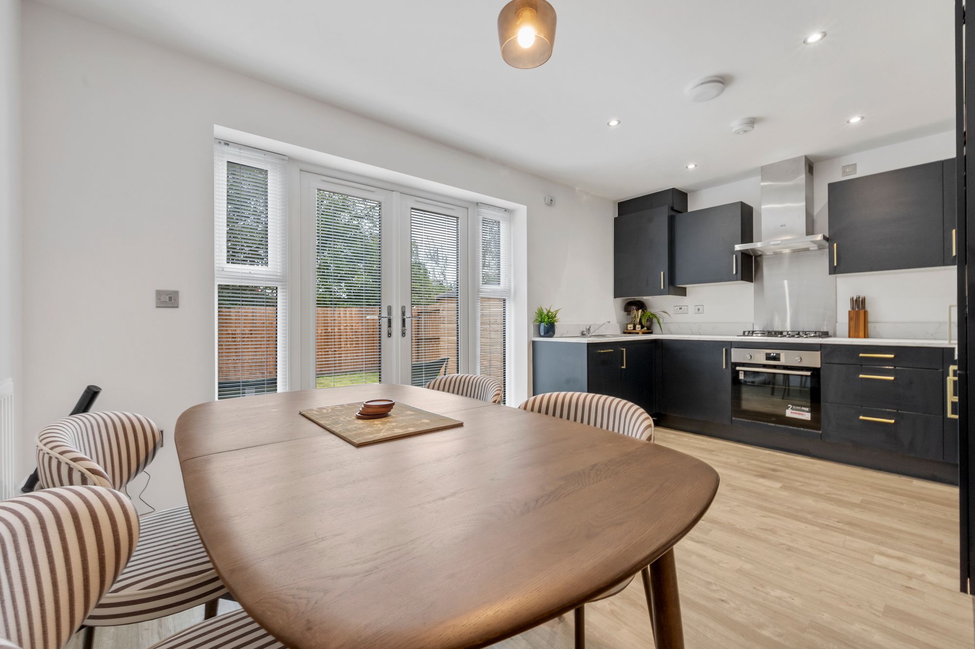 Vestry Close, Croft, WA3