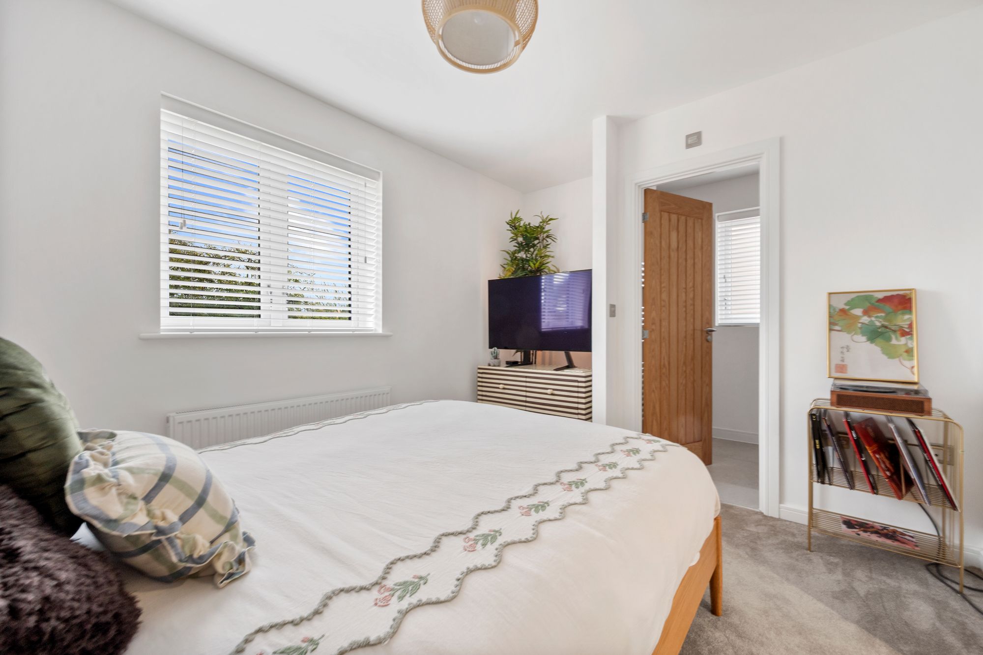Vestry Close, Croft, WA3
