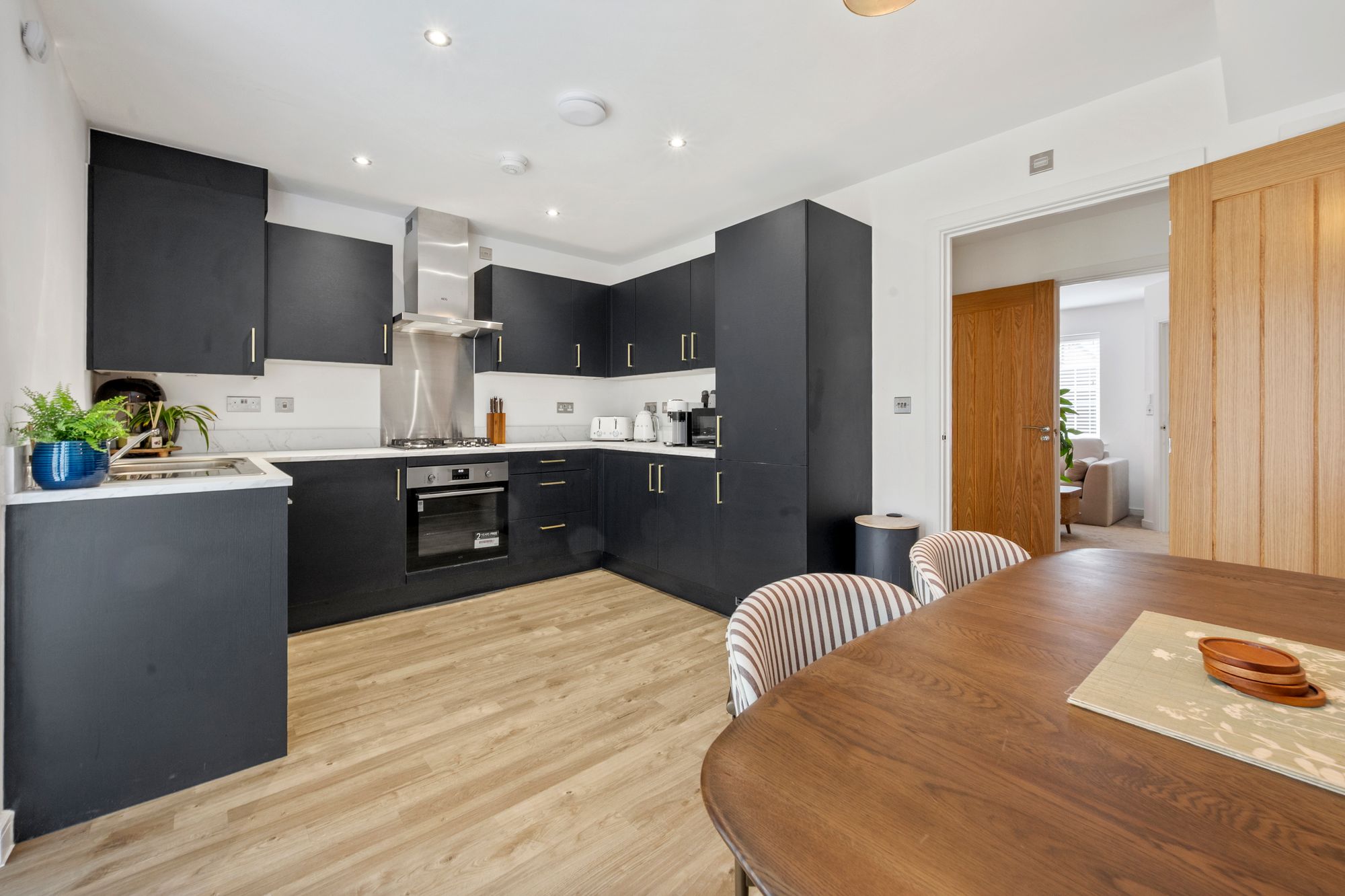 Vestry Close, Croft, WA3