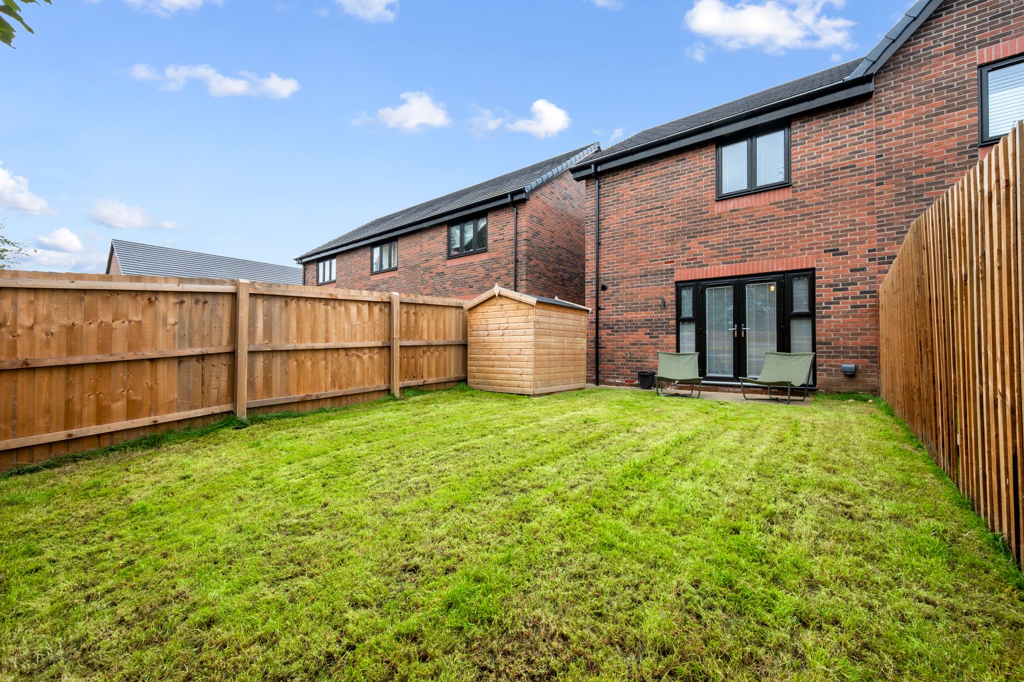 Vestry Close, Croft, WA3