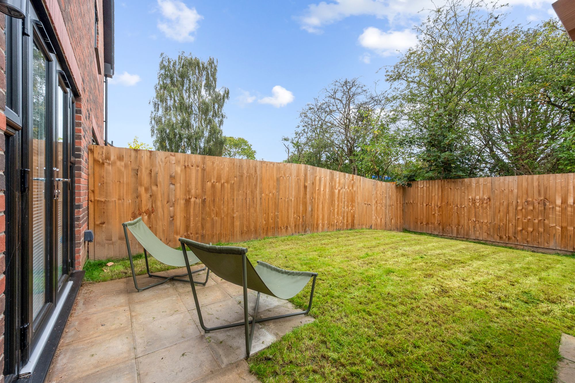 Vestry Close, Croft, WA3