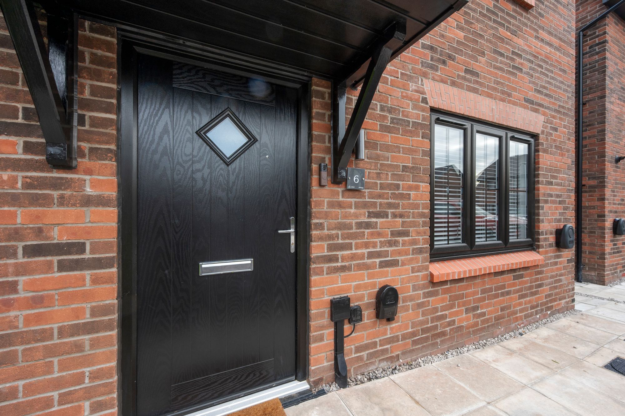 Vestry Close, Croft, WA3