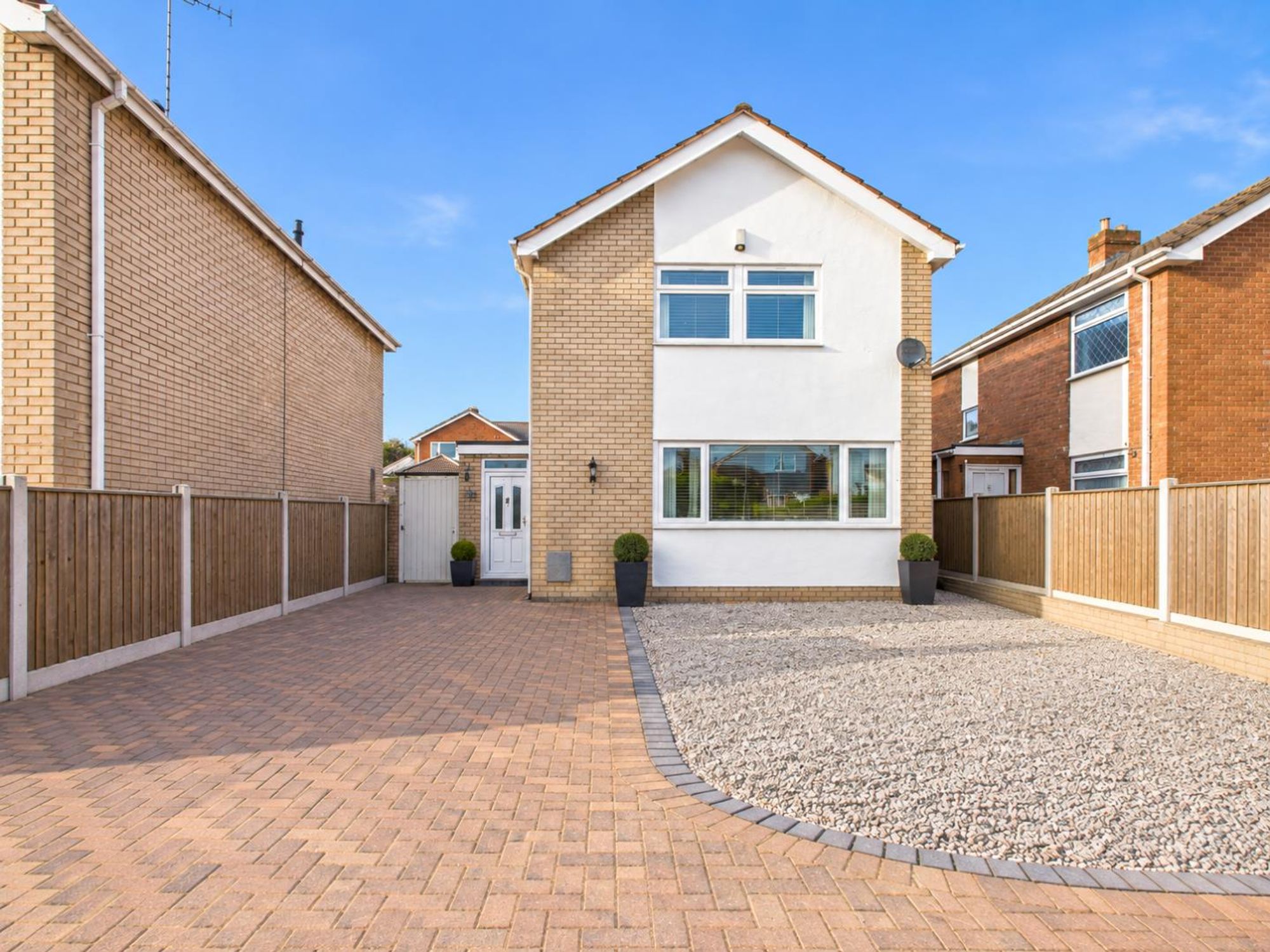 East Close, Mynydd Isa, CH7