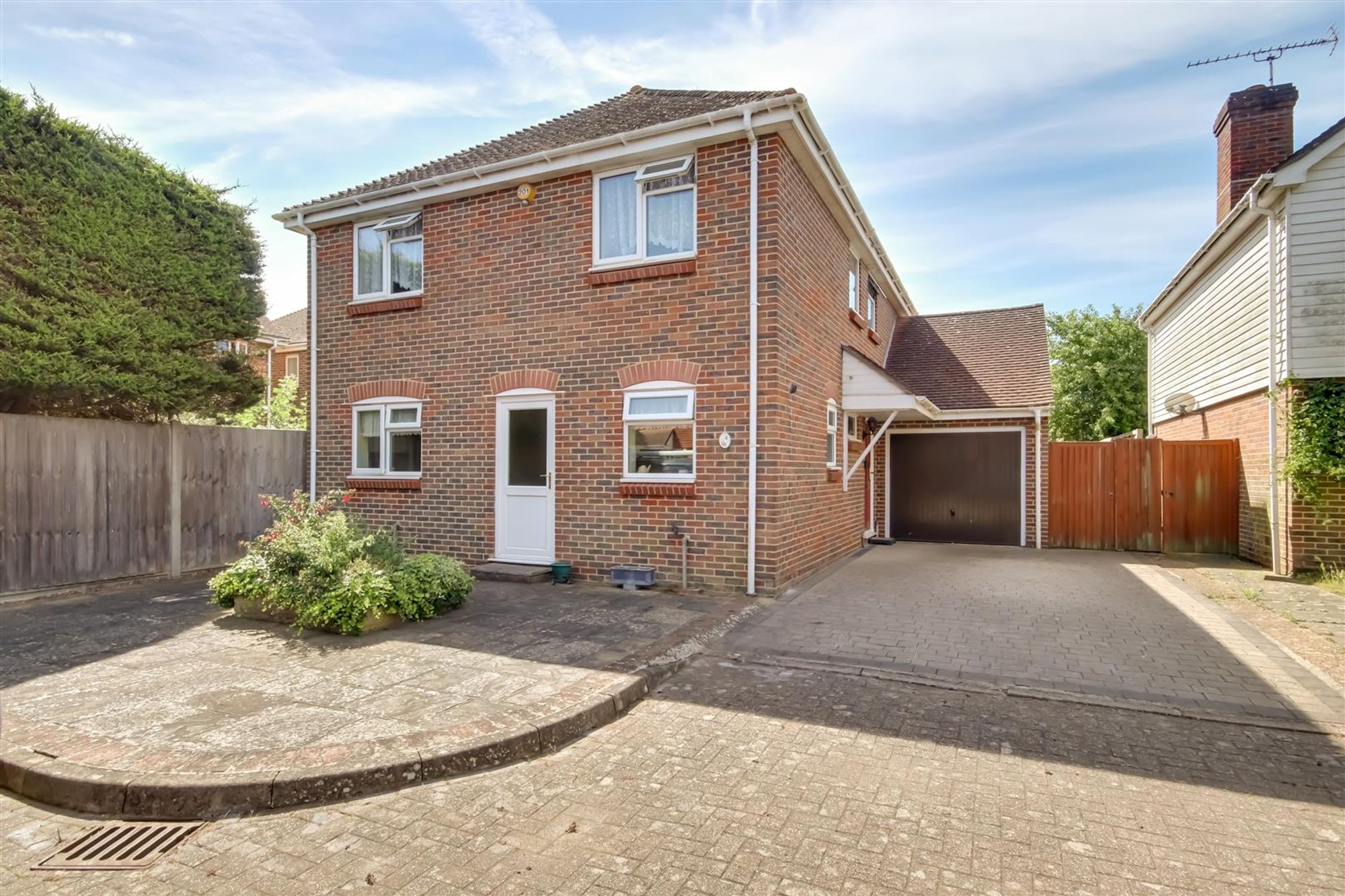 House | 4 Carnegie Gardens, Worthing, BN14 7AS | For Sale