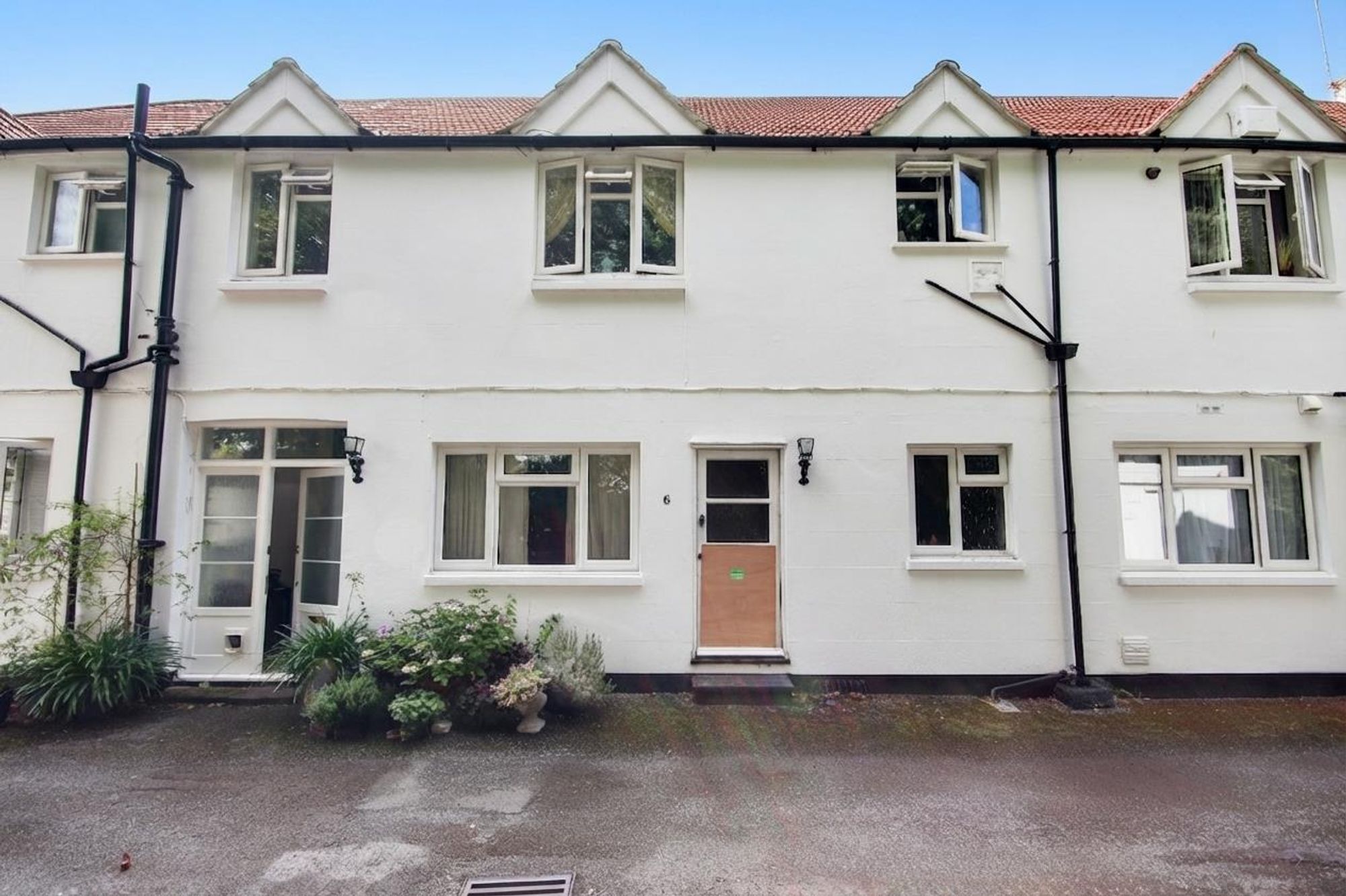 Apartment | Flat 6, Old Coach House Belsize Close, Worthing, BN11 4RF | Sold - Subject to Contract
