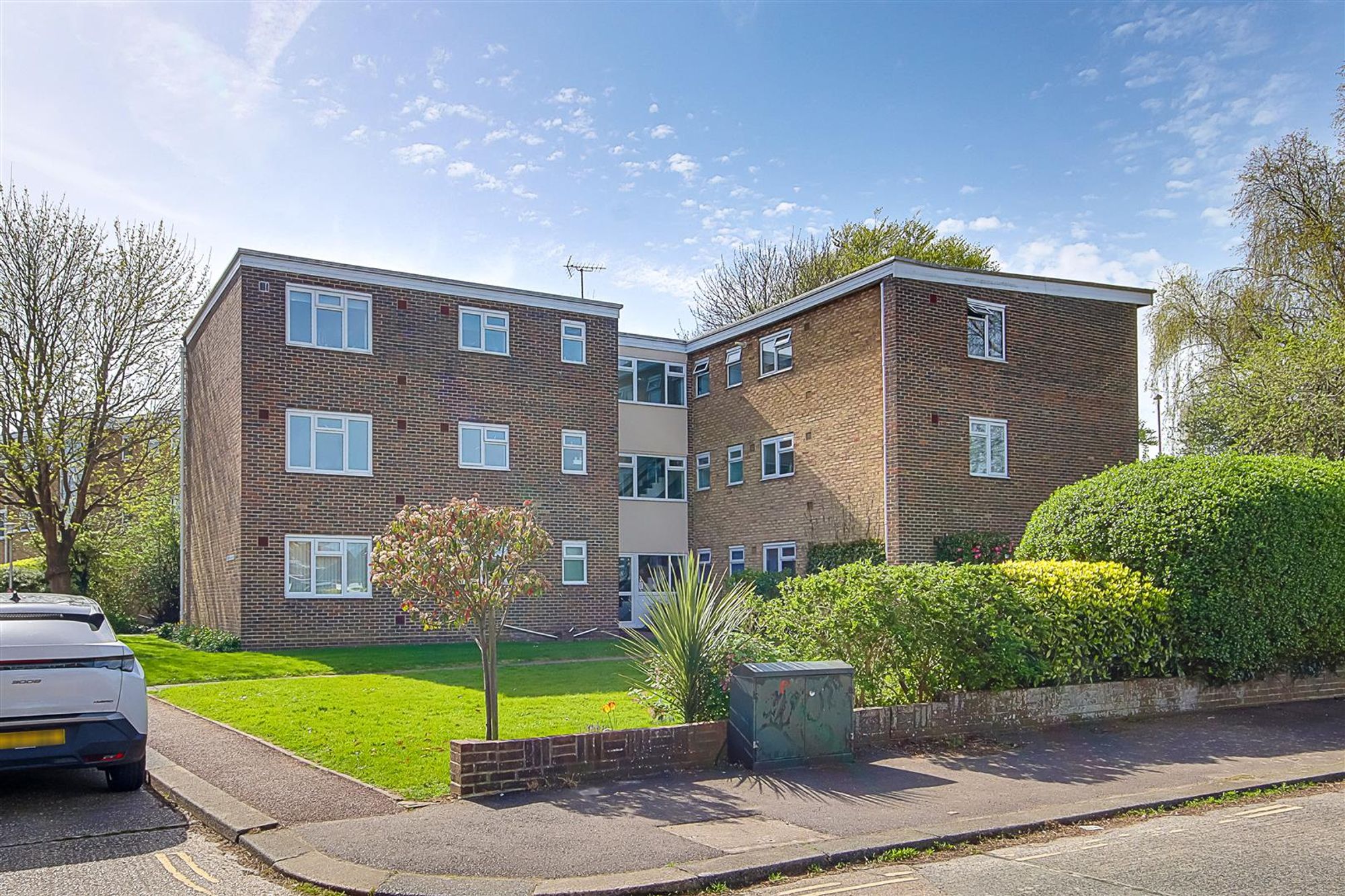 Apartment | 15 Sunningdale Court Jupps Lane, Goring-By-Sea, Worthing, BN12 4TU | Sold - Subject to Contract