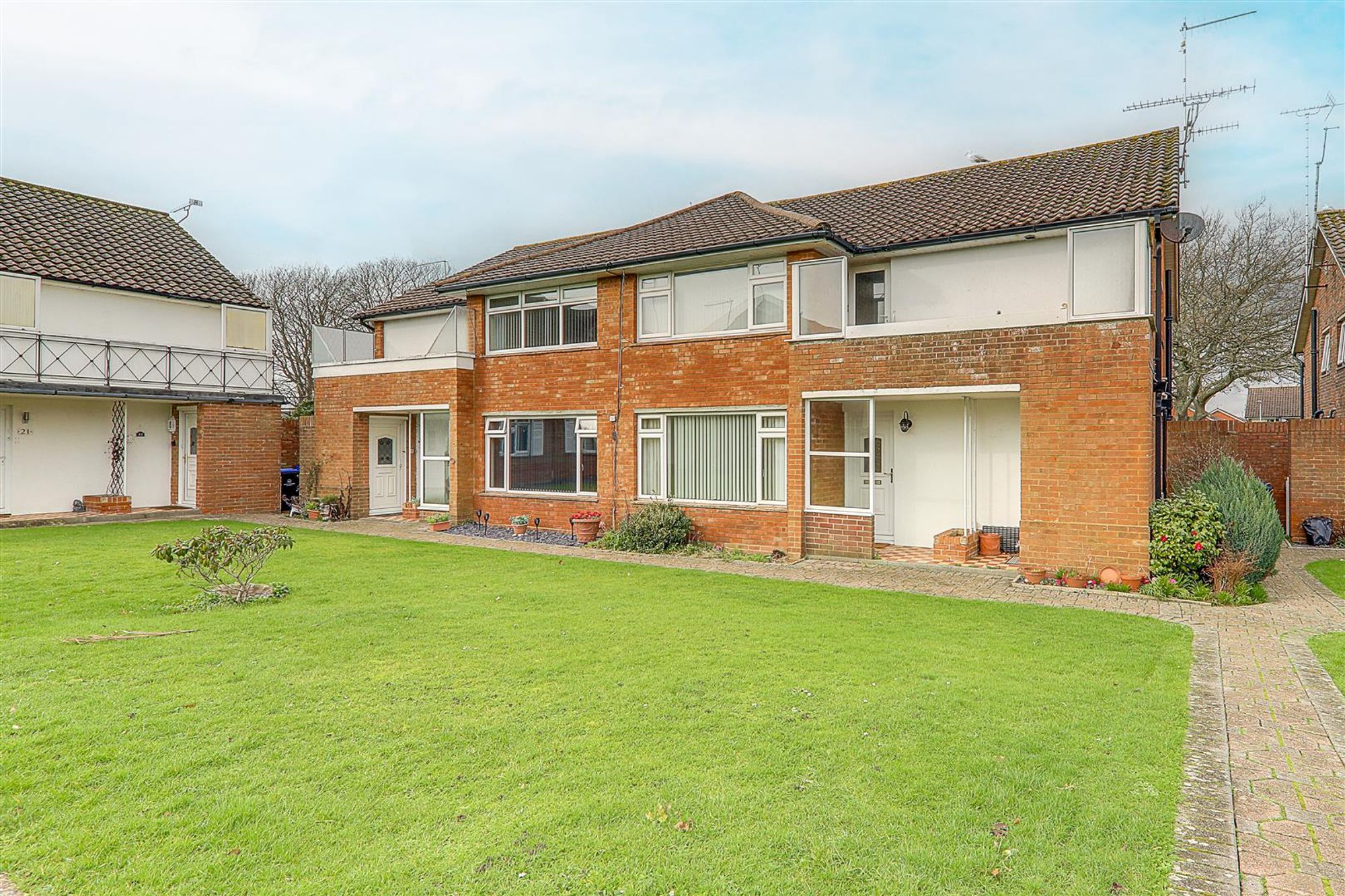 Apartment | 17 Aldsworth Court Aldsworth Avenue, Goring-By-Sea, Worthing, BN12 4UR | Sold - Subject to Contract