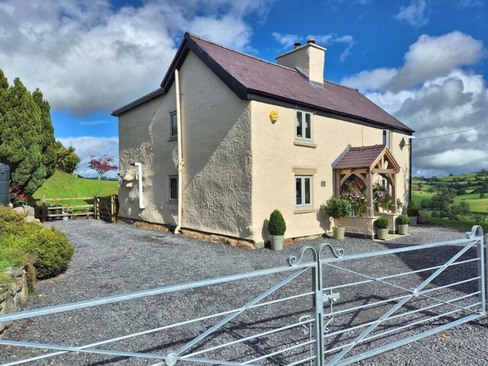 Gwyddelwern, Corwen, LL21