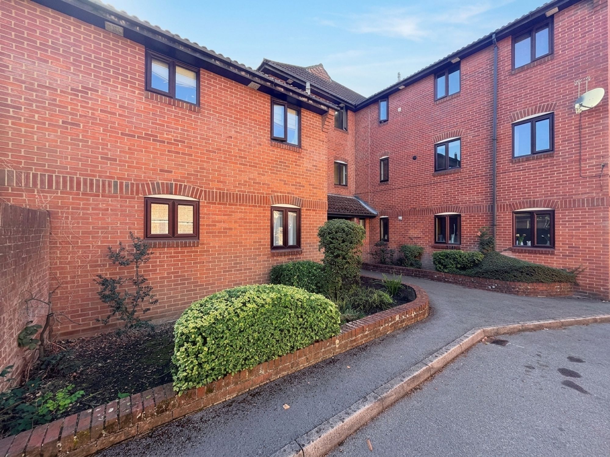 Whitworth Crescent, Riverside Court, SO18