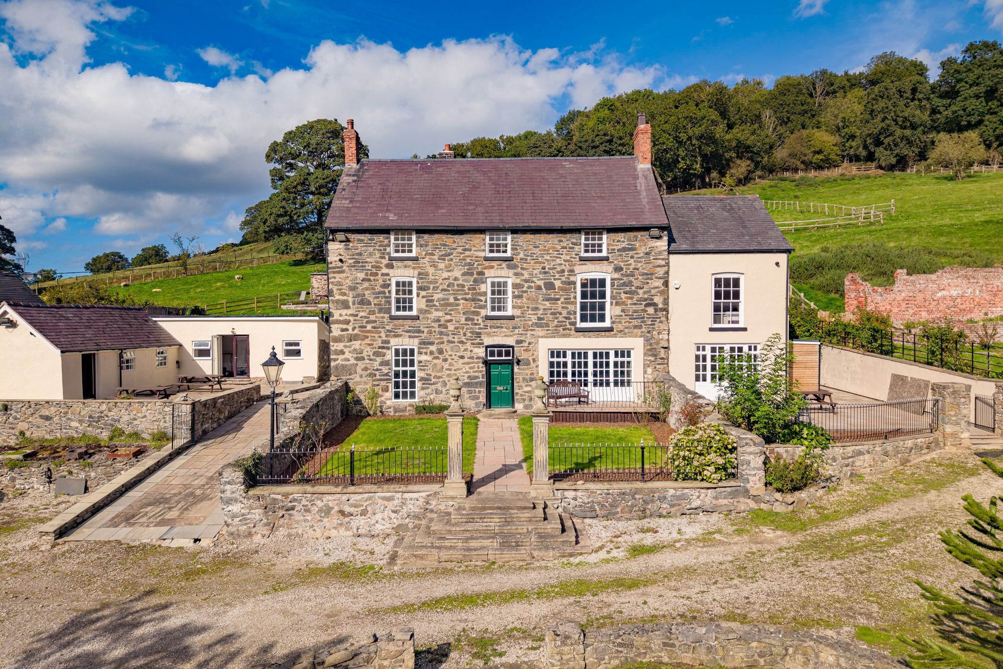 Holywell Road, Rhuallt, LL17