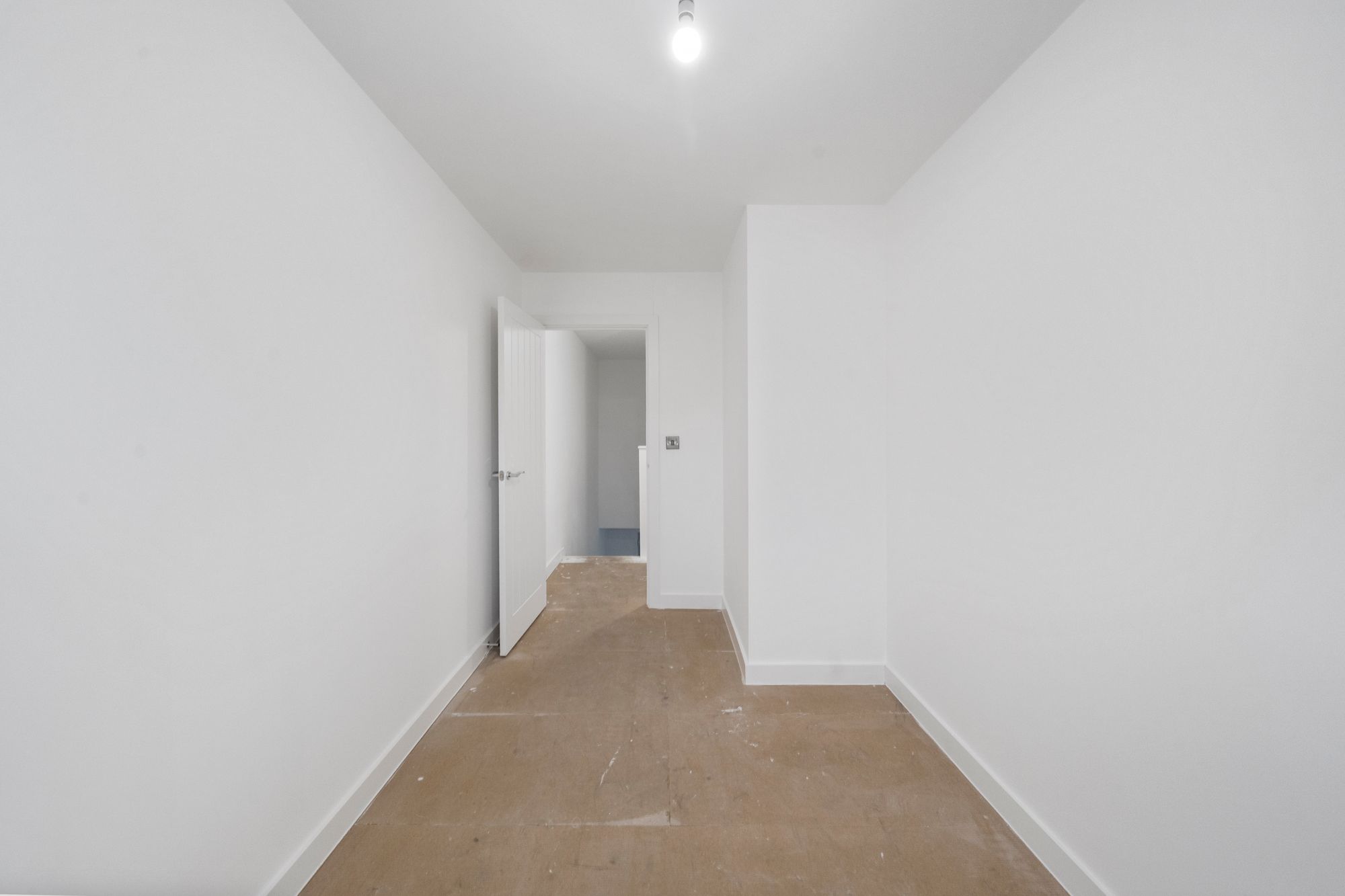 Halis Court, Hale Village, L24