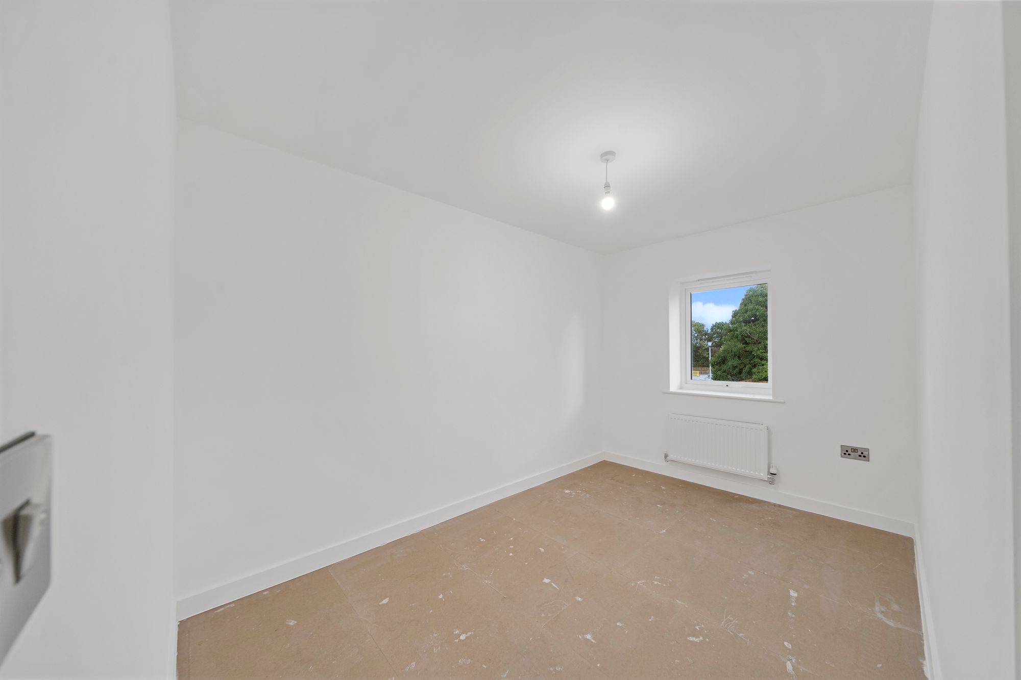 Halis Court, Hale Village, L24