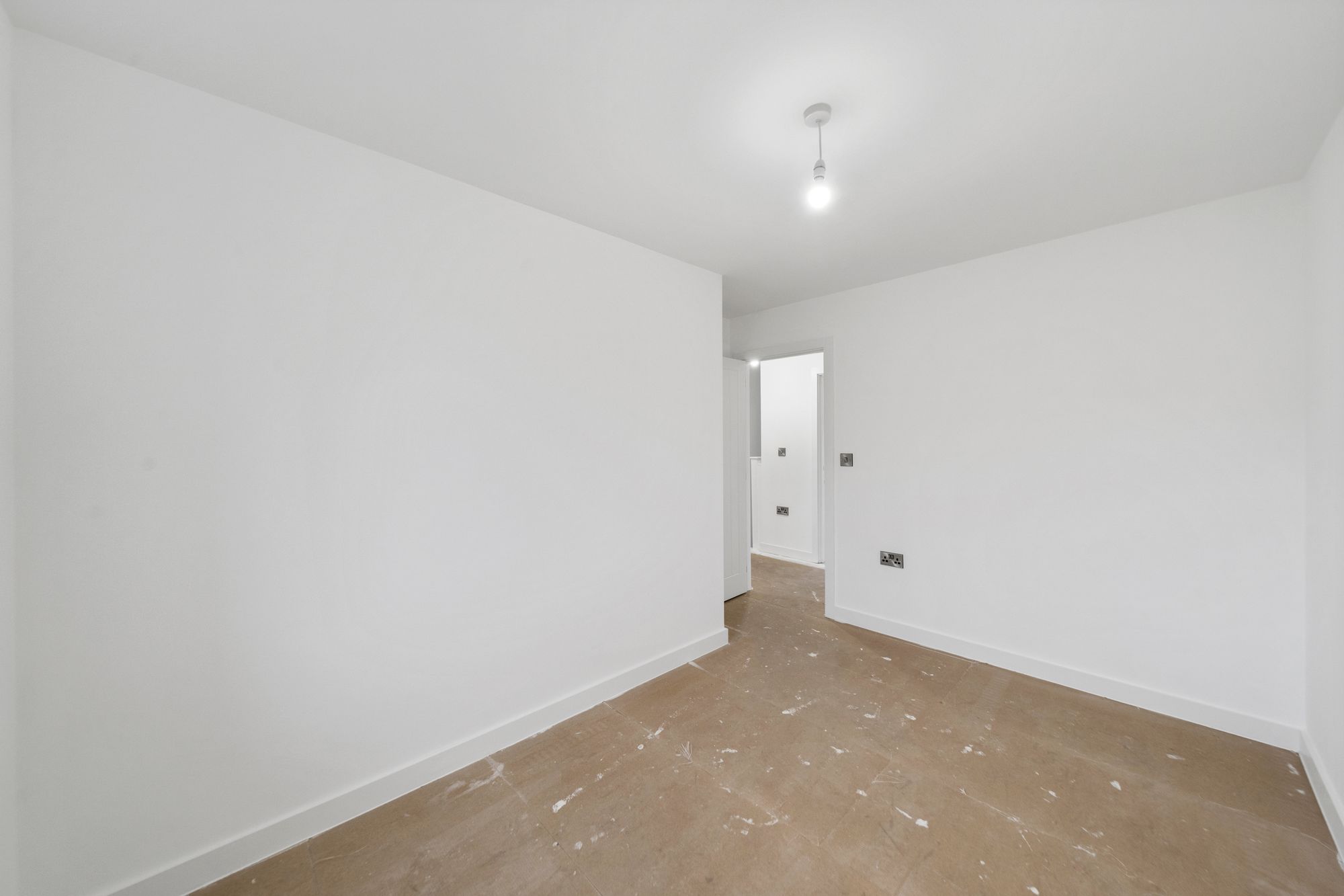 Halis Court, Hale Village, L24
