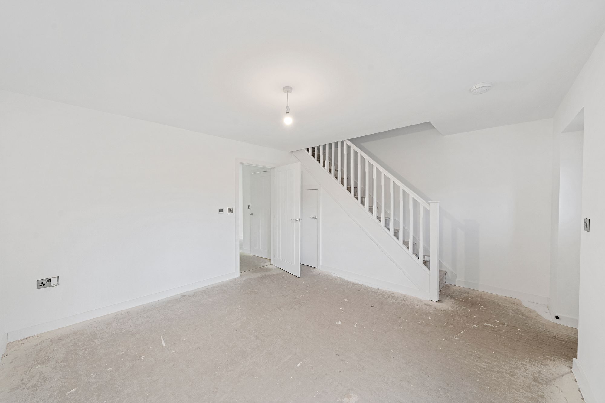 Halis Court, Hale Village, L24